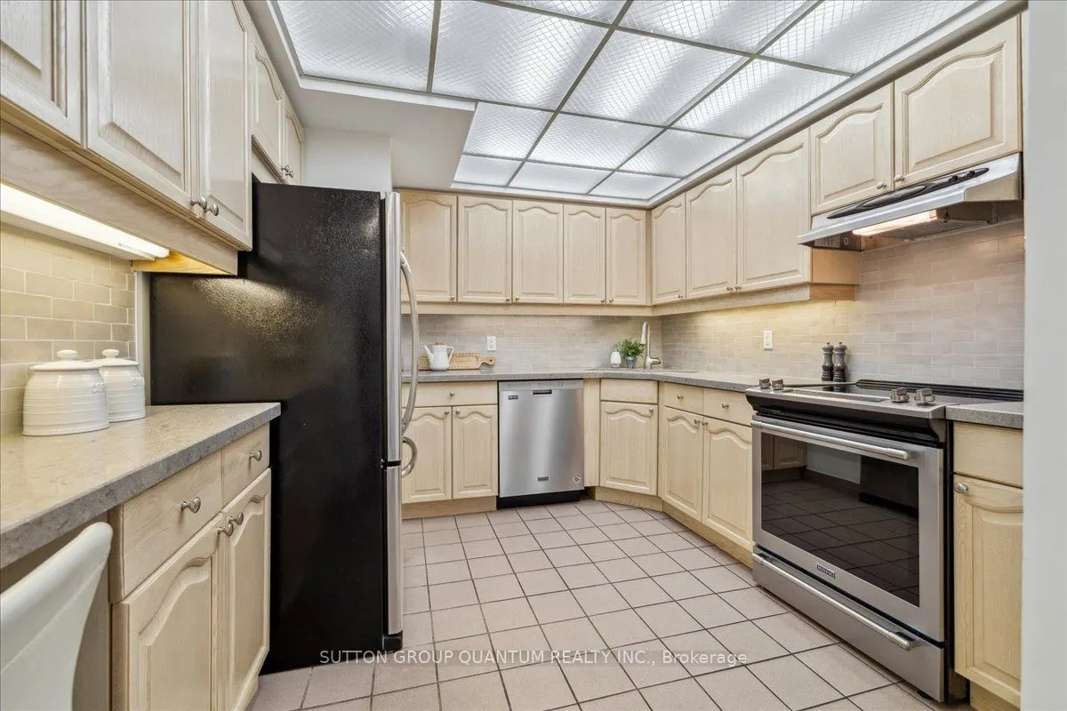 151 Robinson Street #401