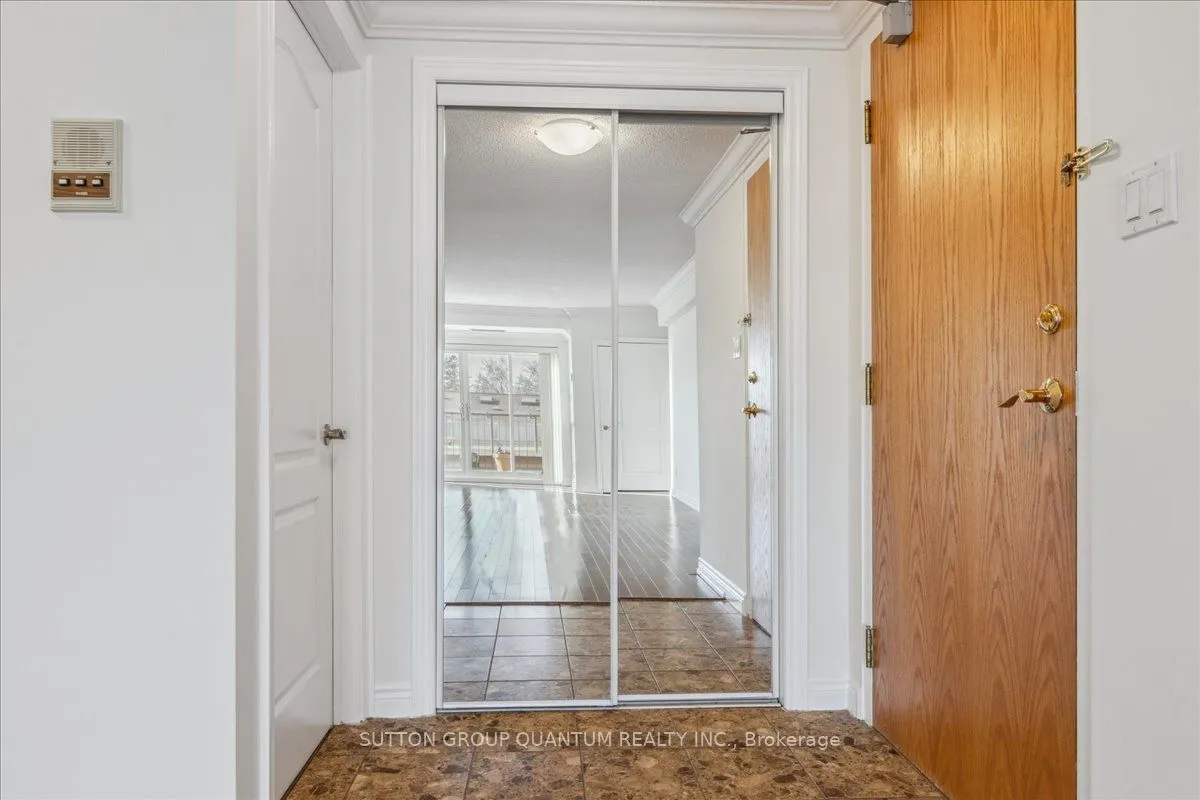 151 Robinson Street #401