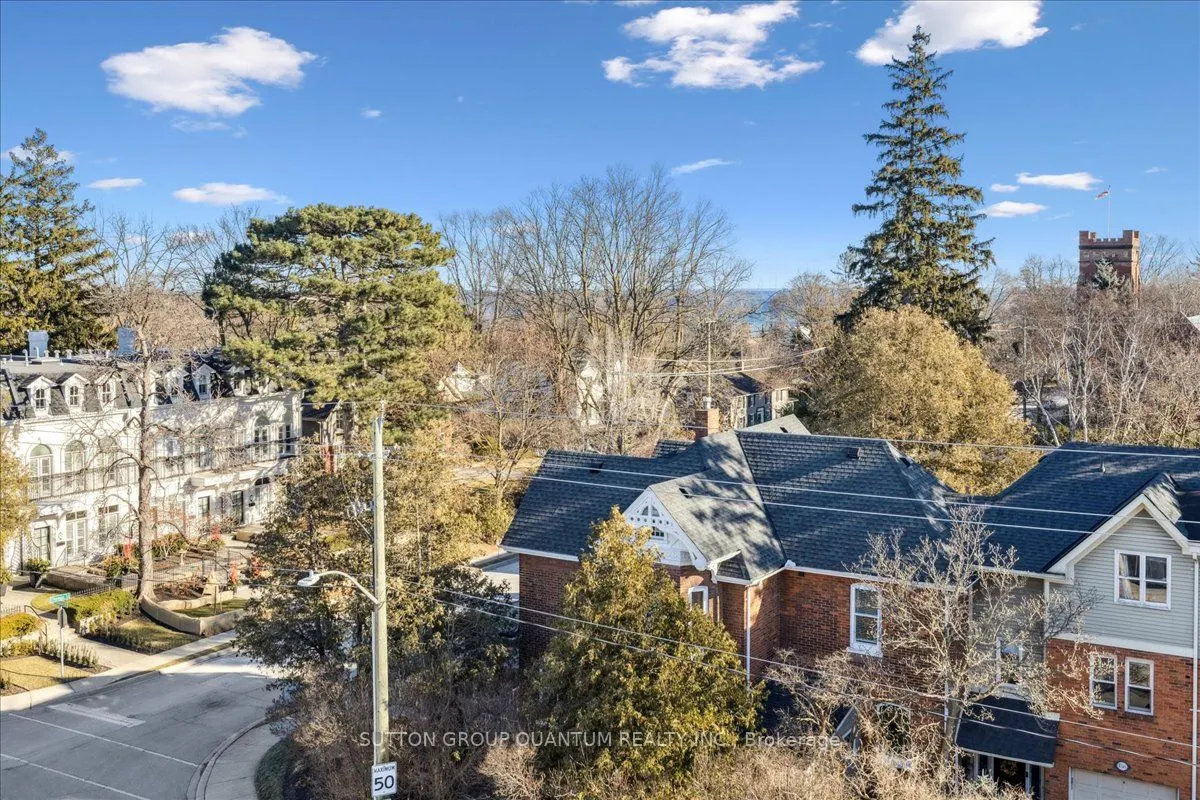 151 Robinson Street #401