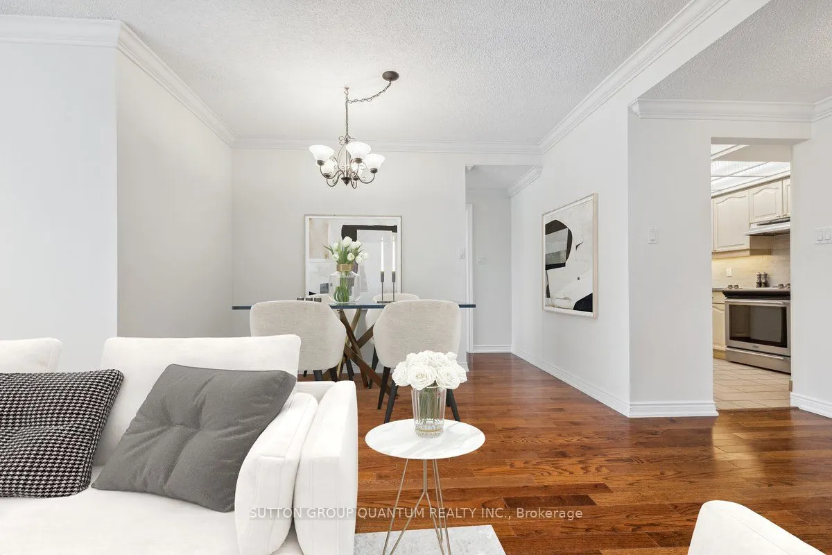 151 Robinson Street #401
