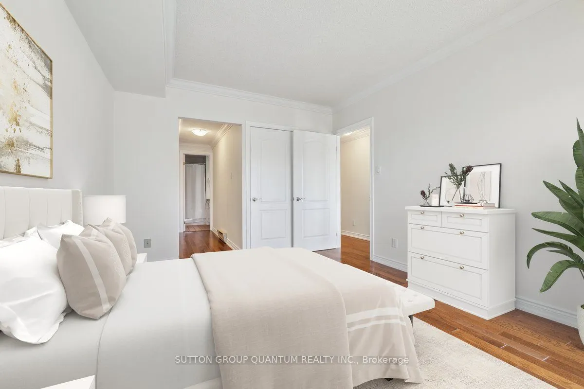 151 Robinson Street #401