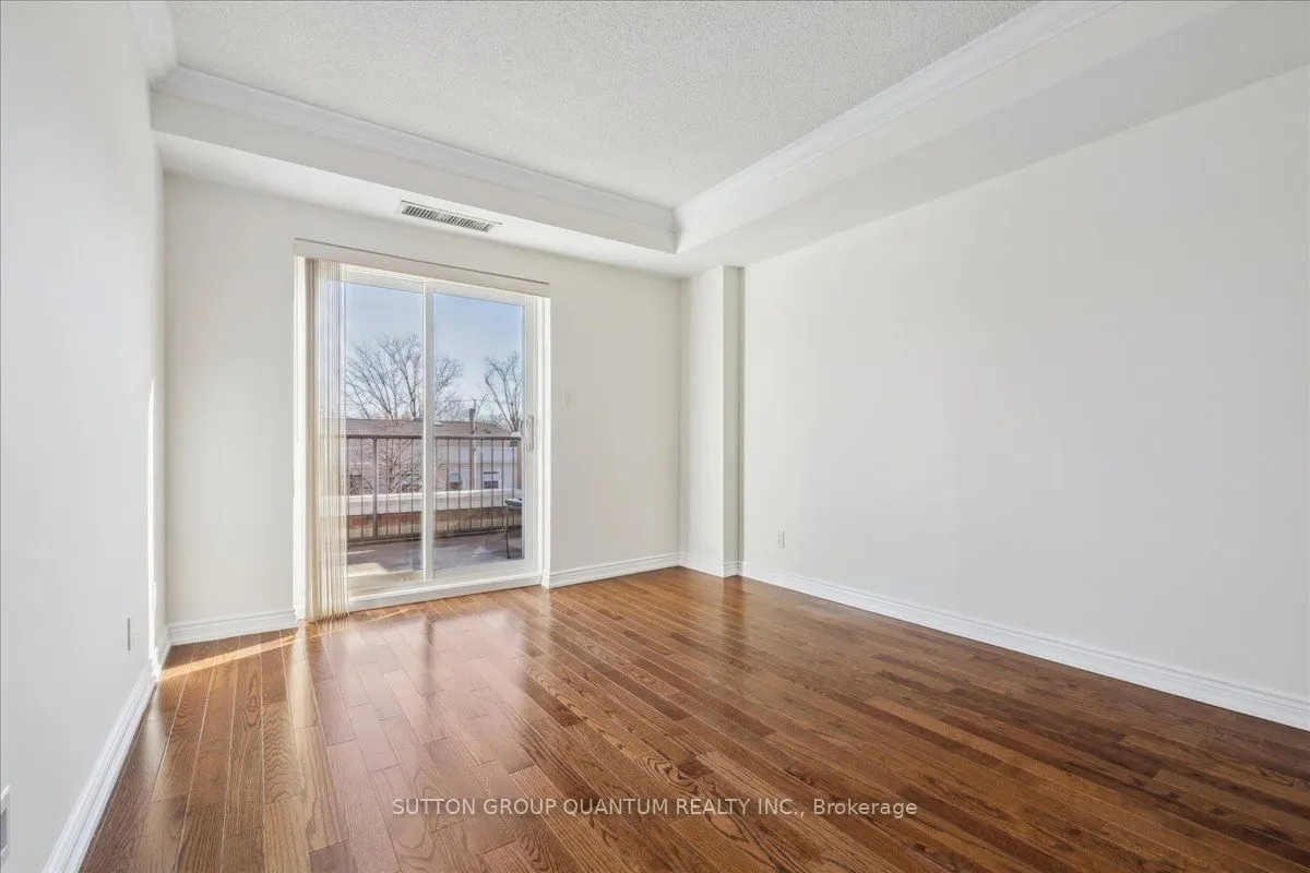 151 Robinson Street #401