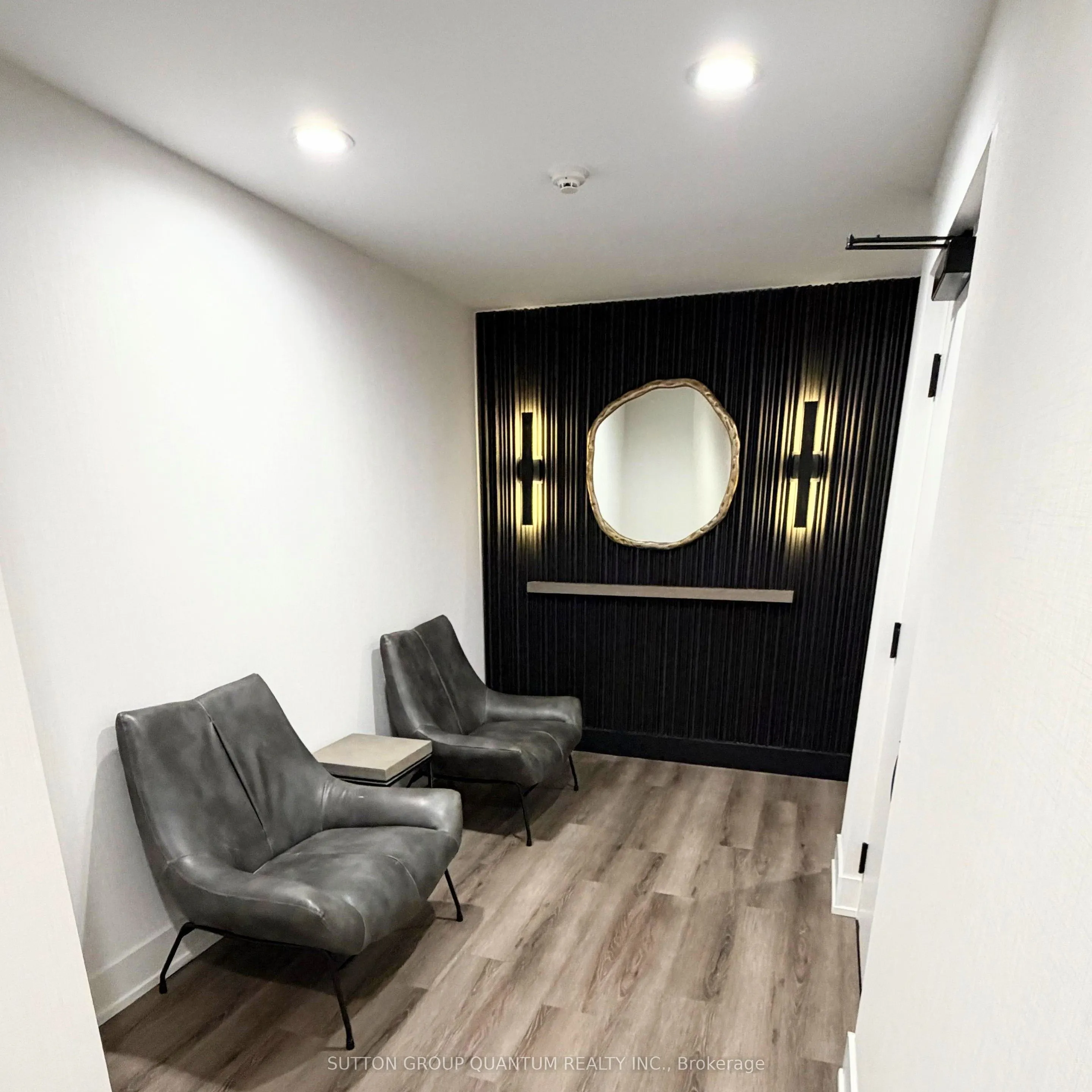 151 Robinson Street #401