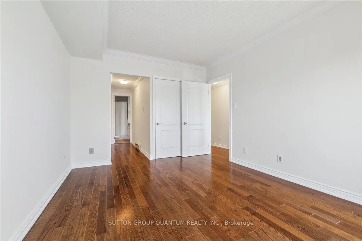 151 Robinson Street #401