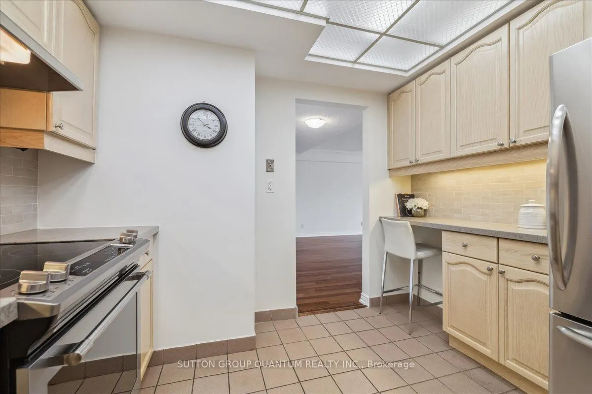 151 Robinson Street #401