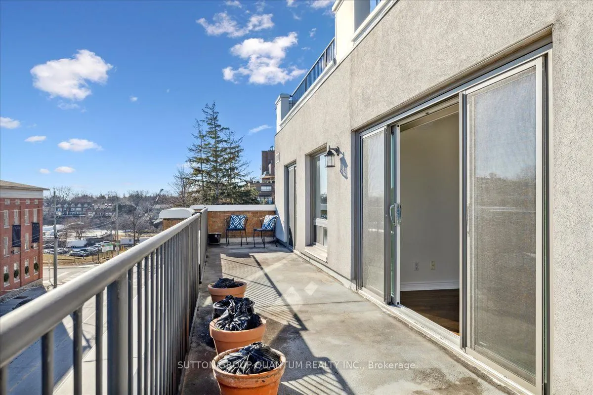 151 Robinson Street #401