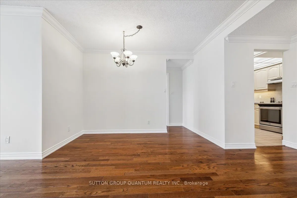 151 Robinson Street #401
