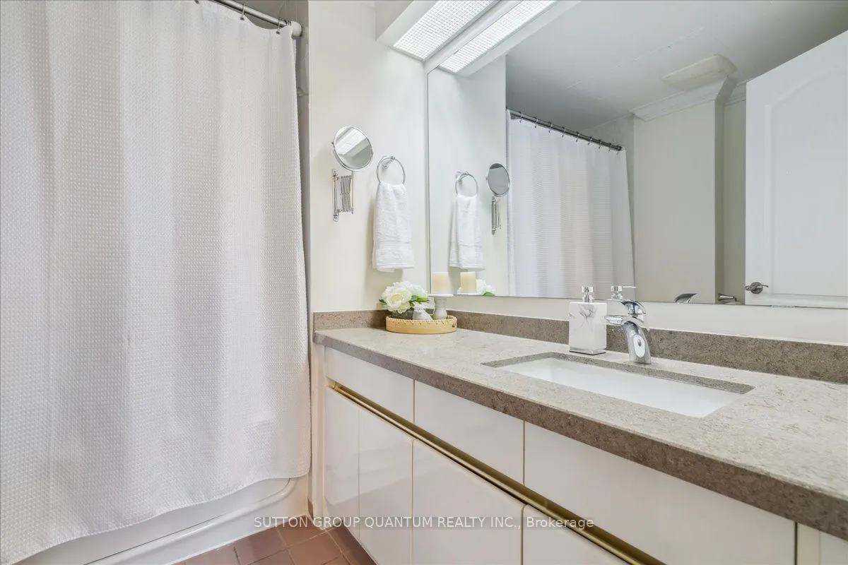 151 Robinson Street #401