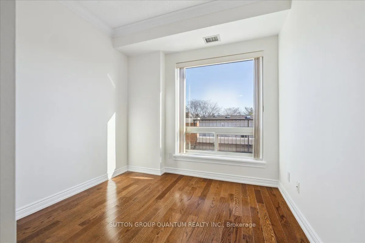 151 Robinson Street #401