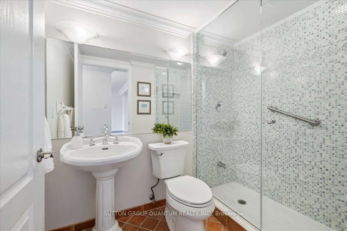 151 Robinson Street #401