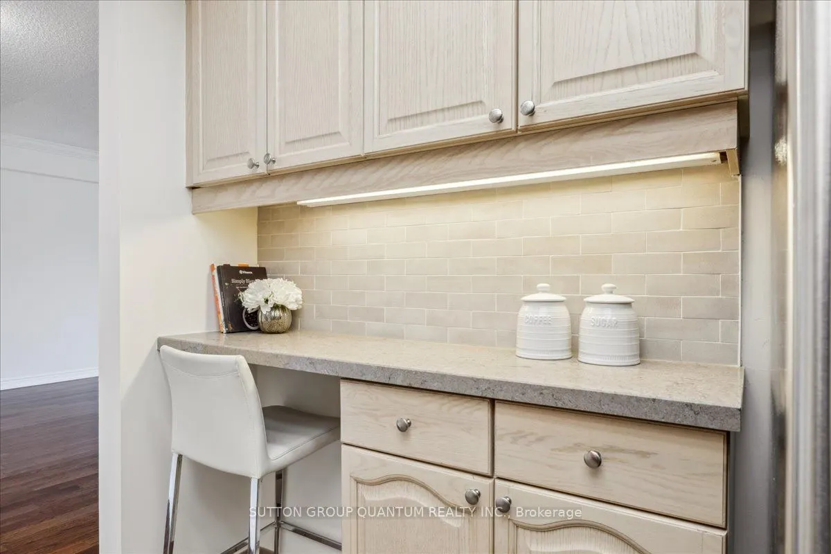 151 Robinson Street #401