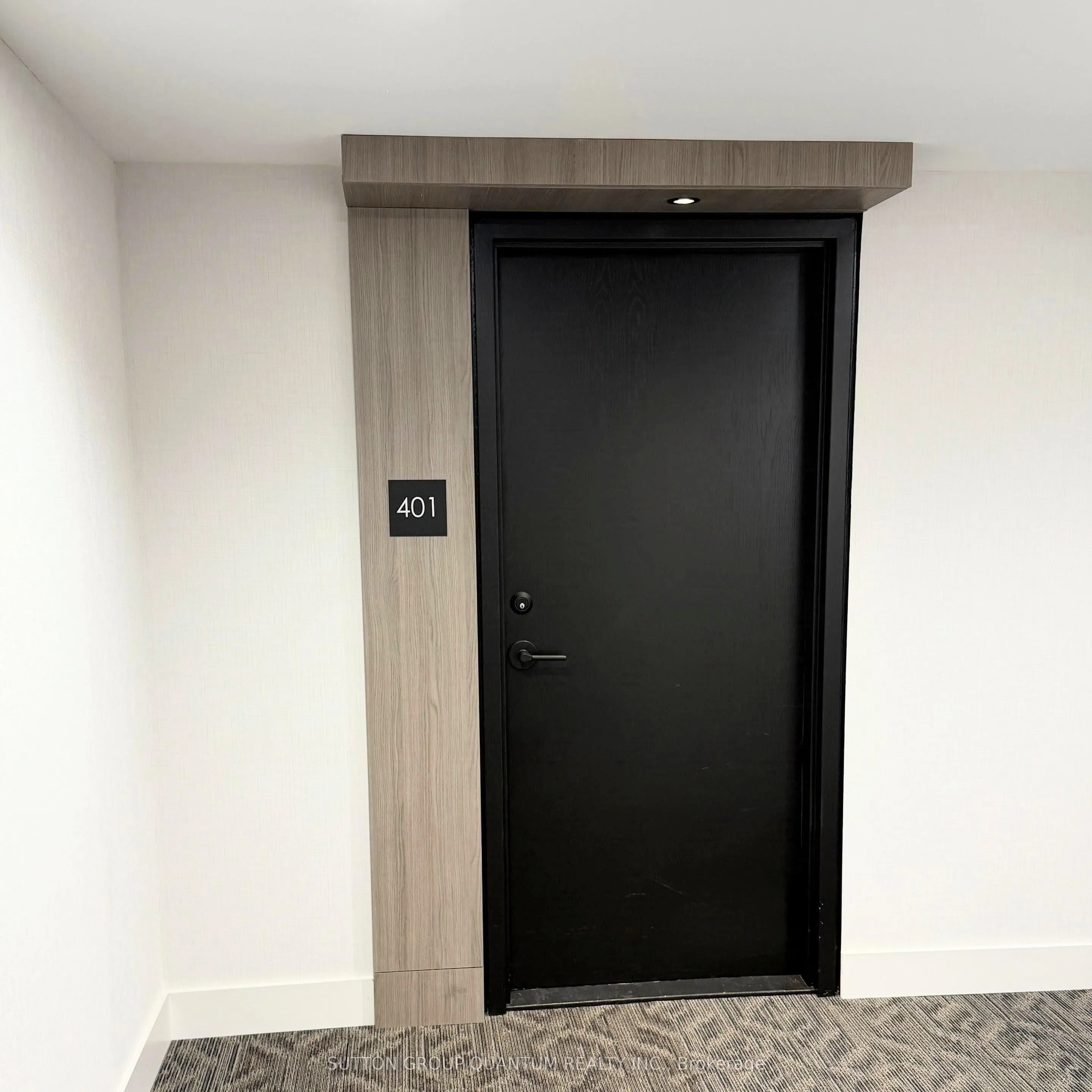 151 Robinson Street #401