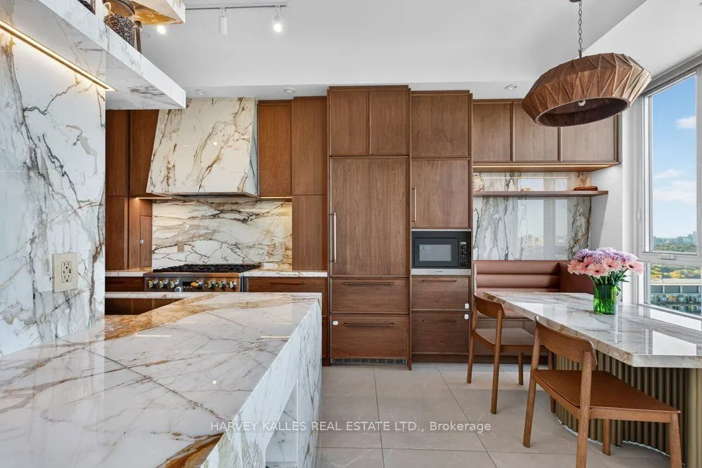 1928 Lakeshore Boulevard W #PH01