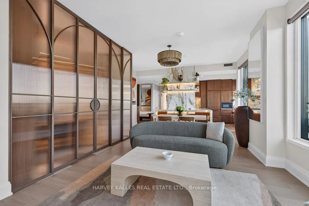 1928 Lakeshore Boulevard W #PH01