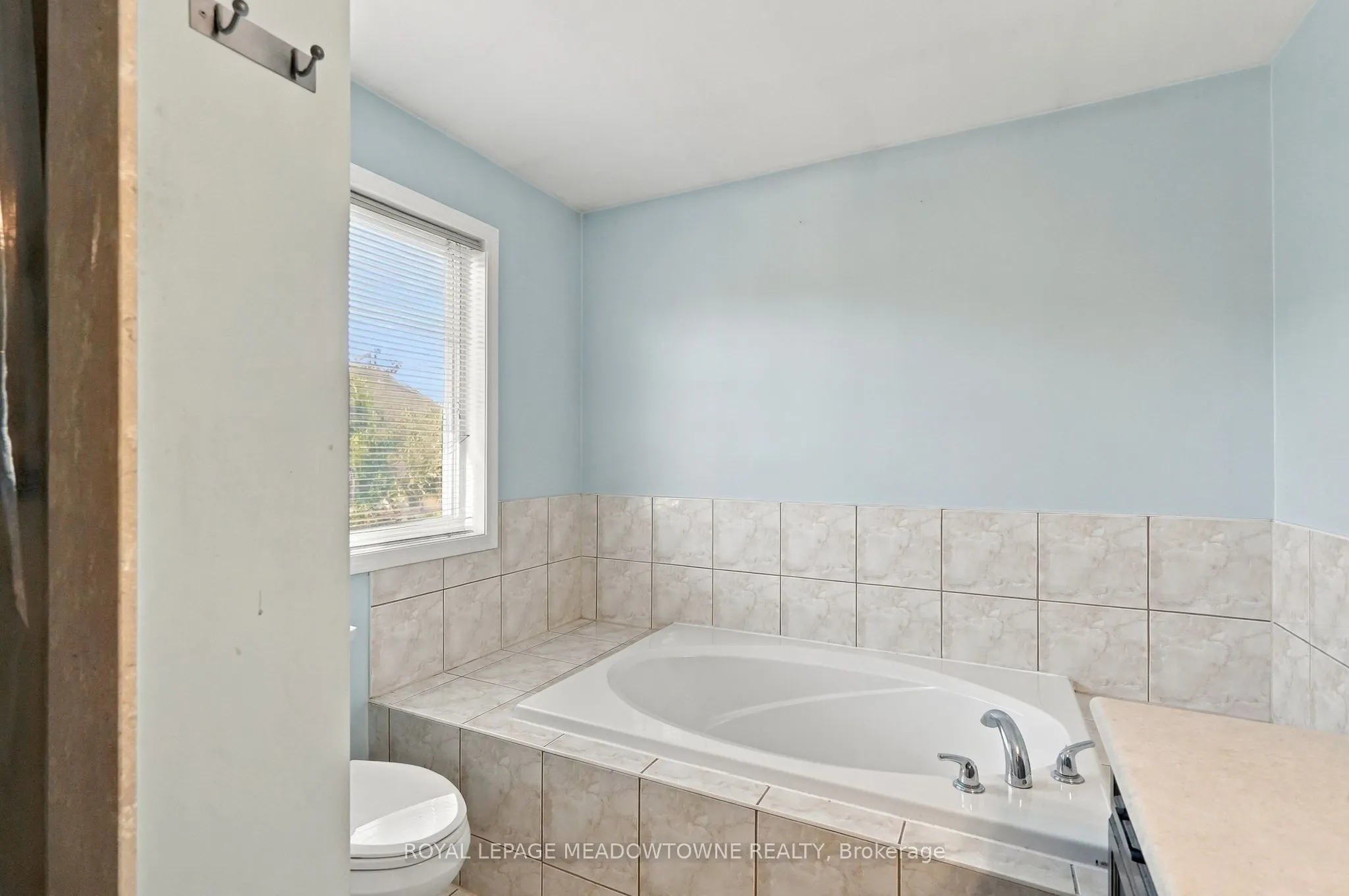 844 Luxton Drive