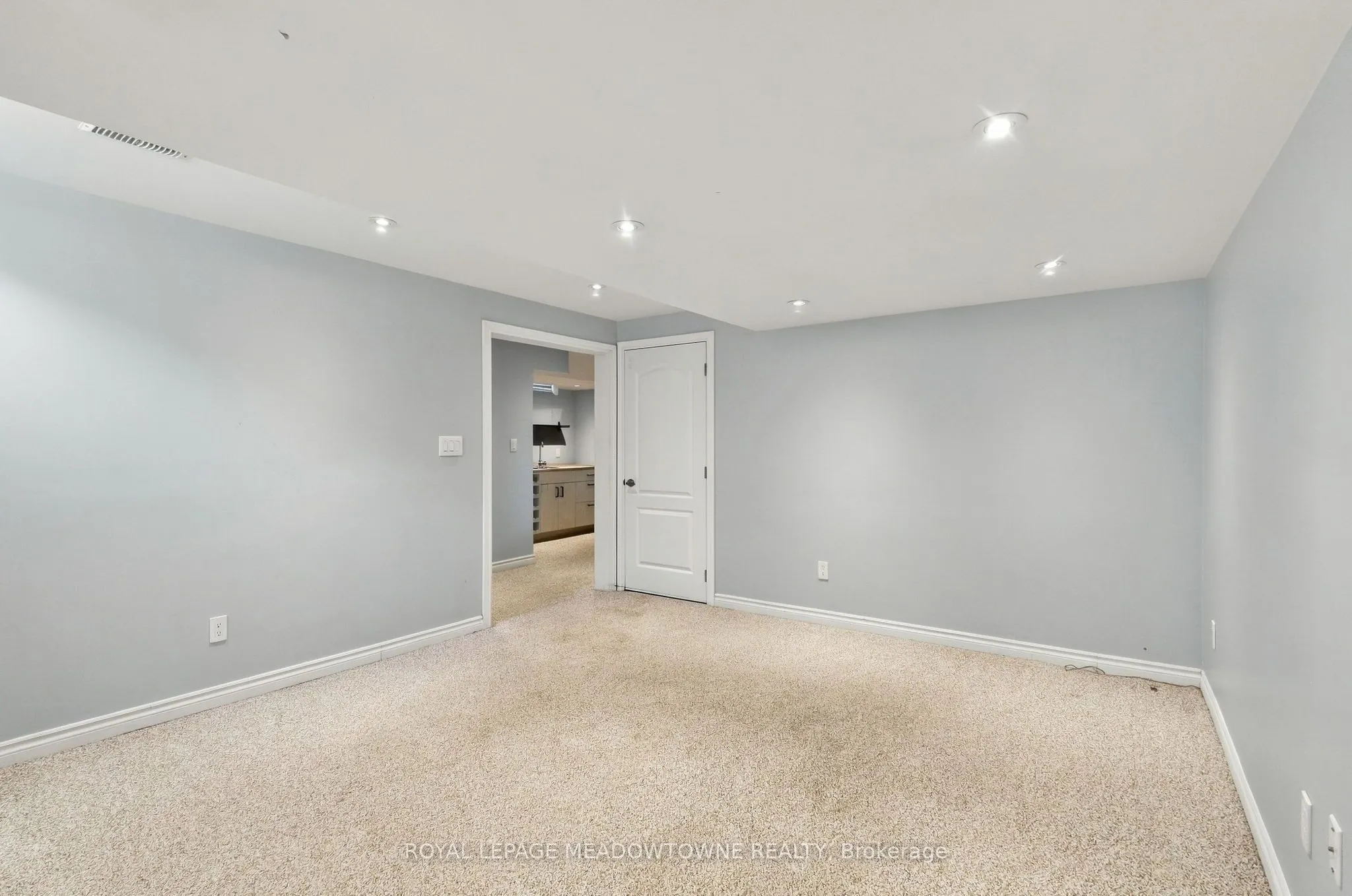 844 Luxton Drive