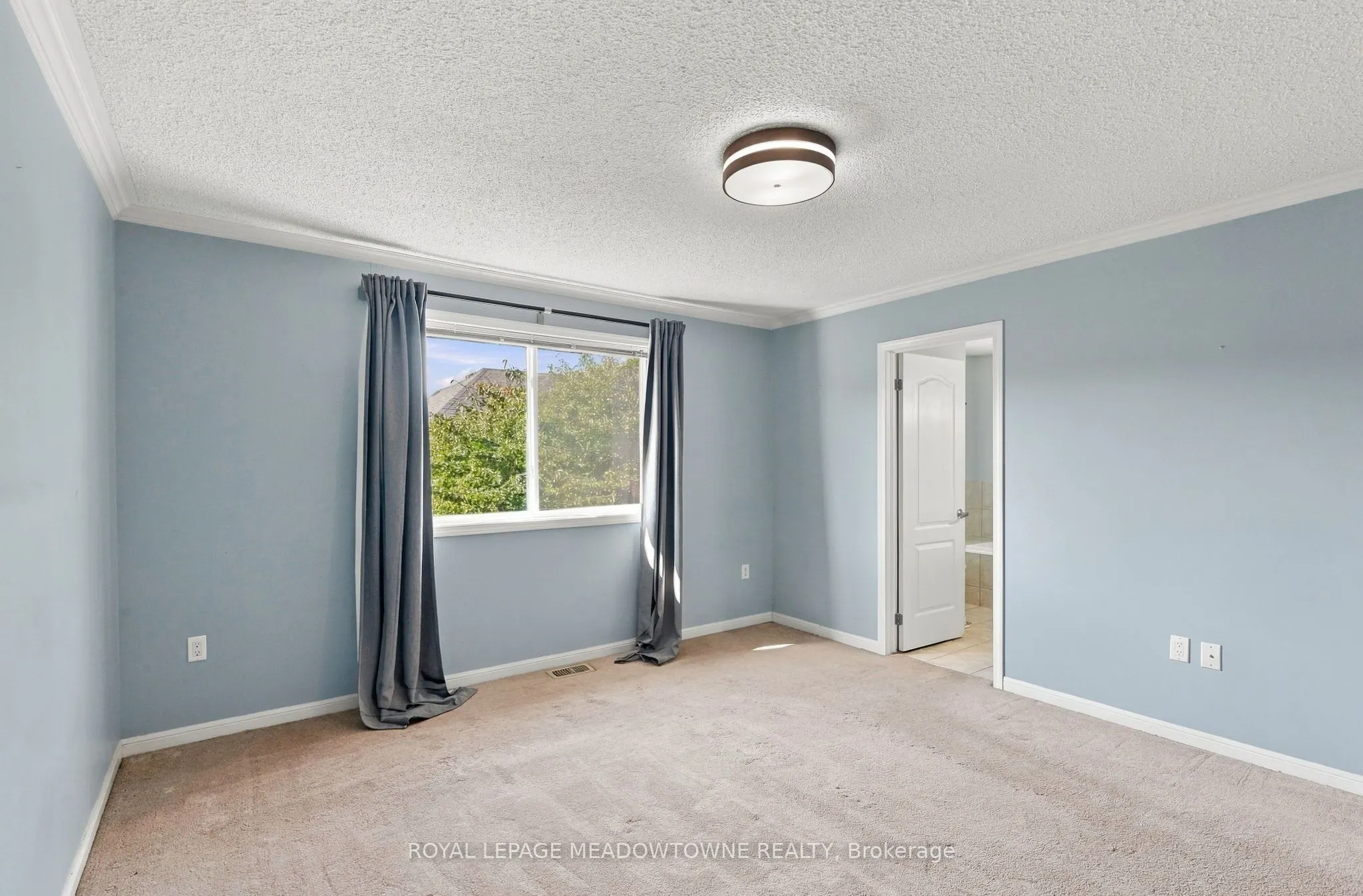 844 Luxton Drive