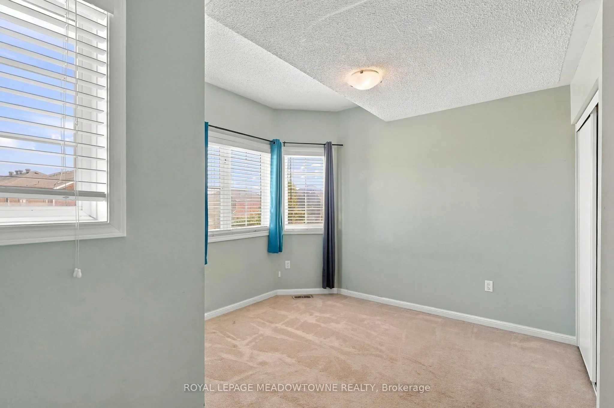 844 Luxton Drive