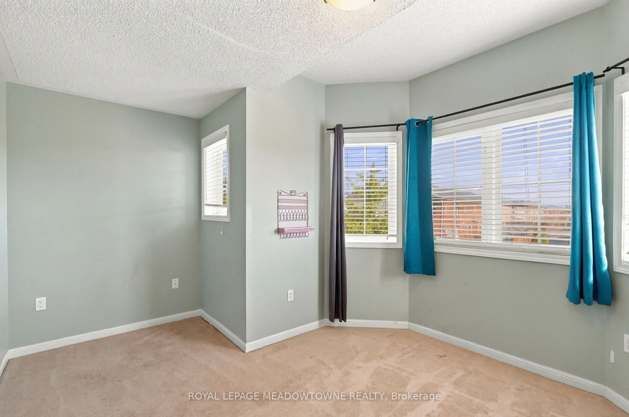 844 Luxton Drive