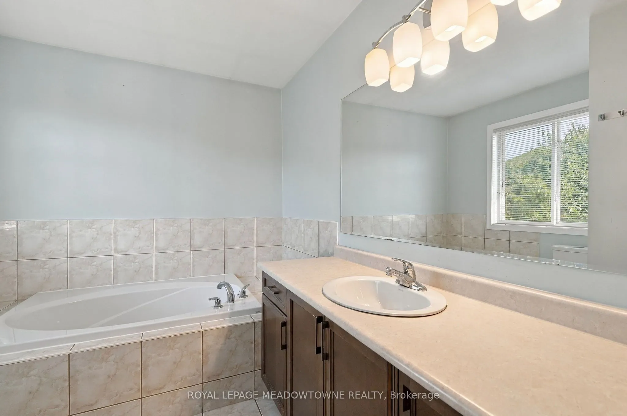 844 Luxton Drive