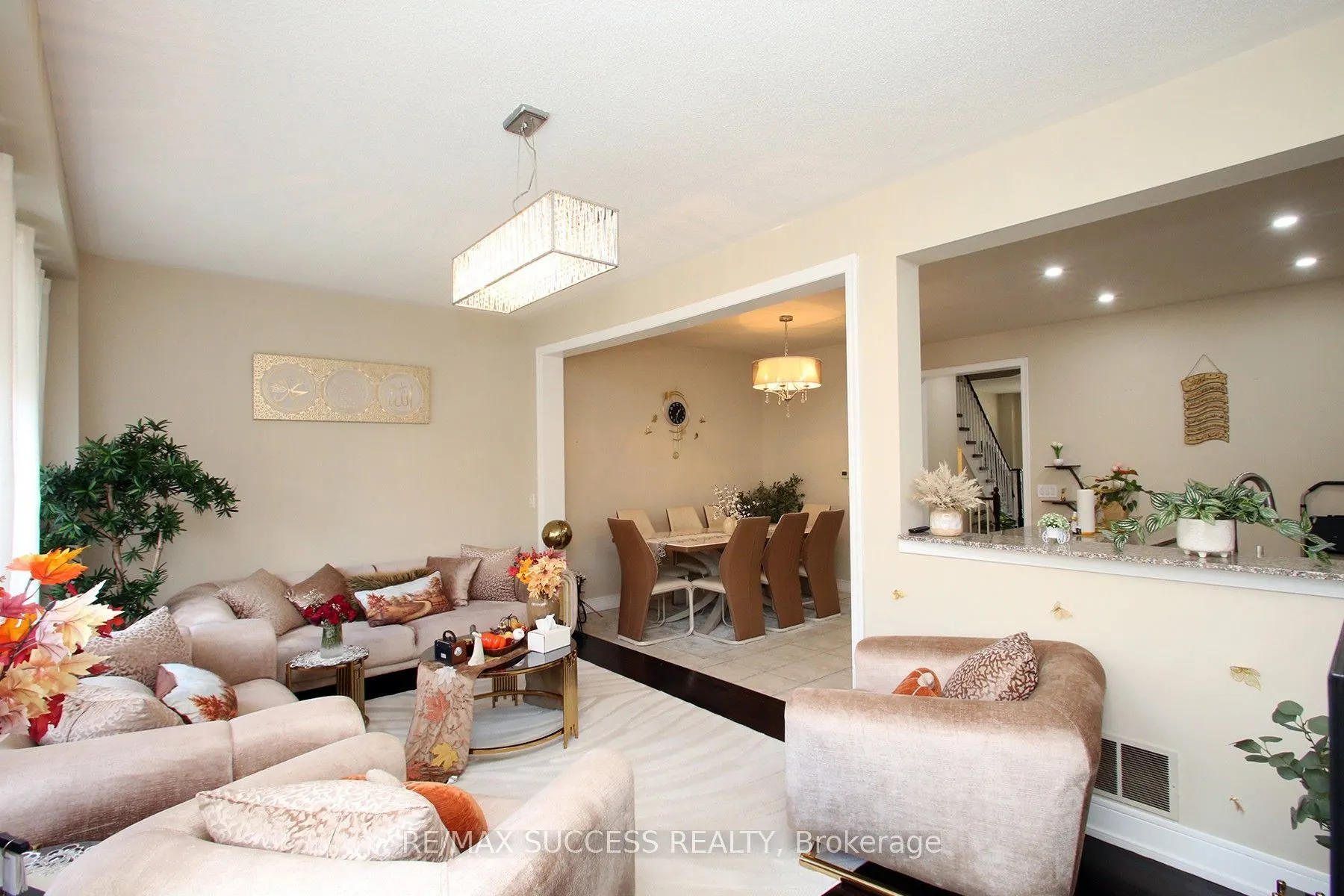 103 Donovan Heights