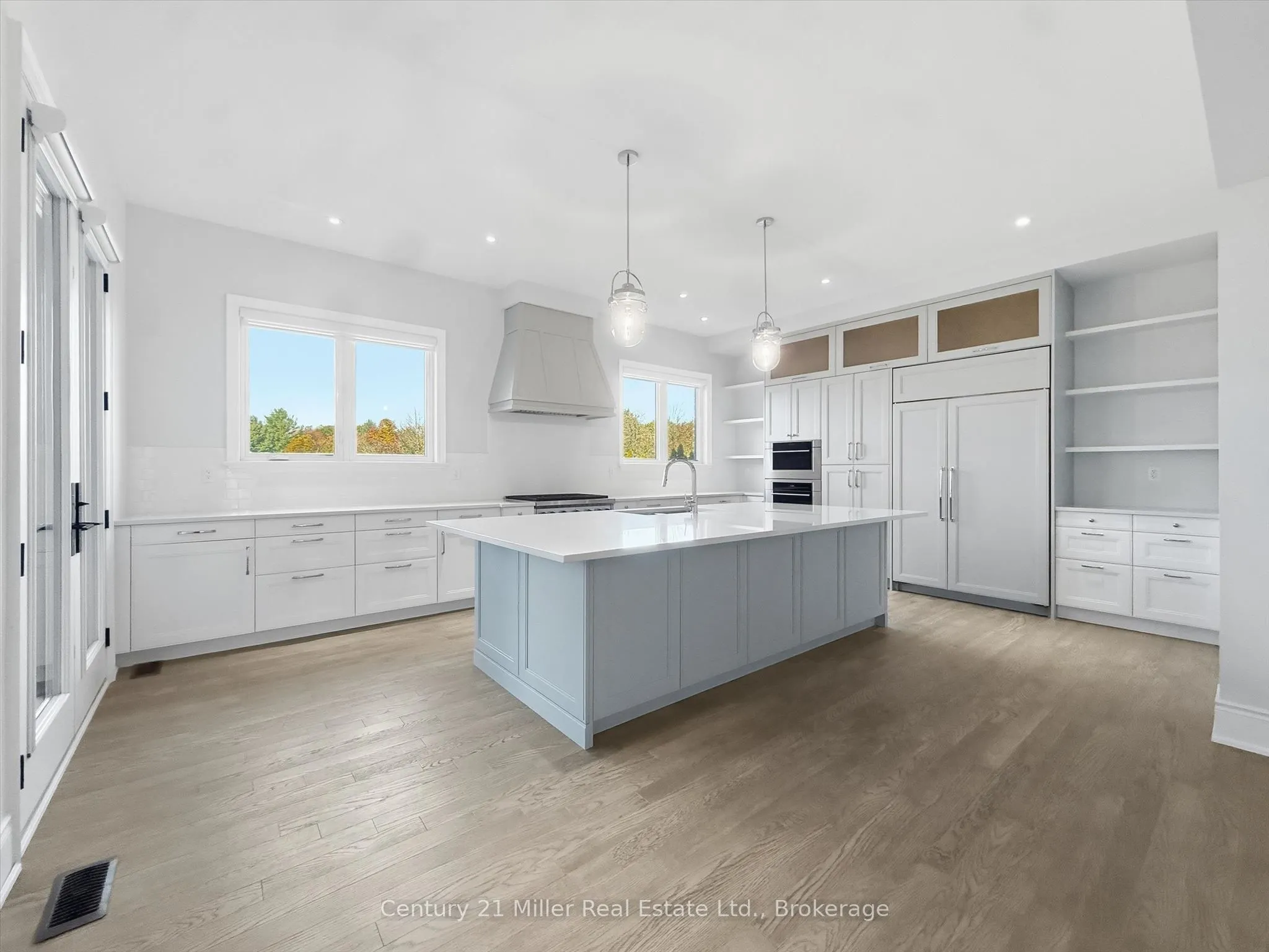 2339 Hyacinth Crescent