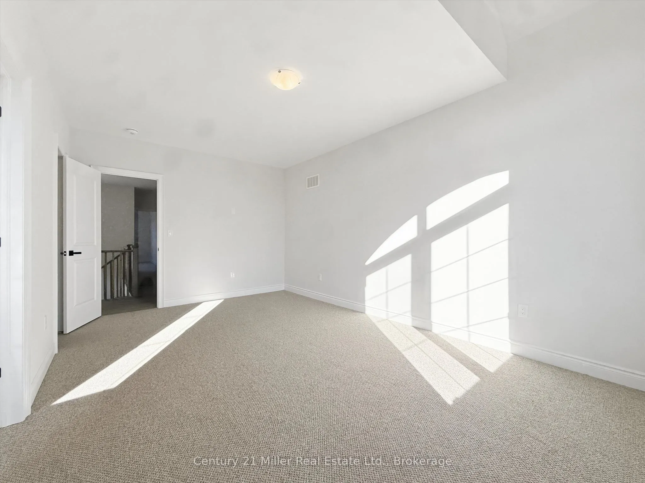 2339 Hyacinth Crescent