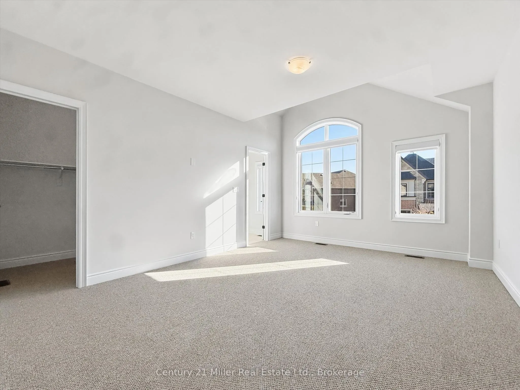 2339 Hyacinth Crescent