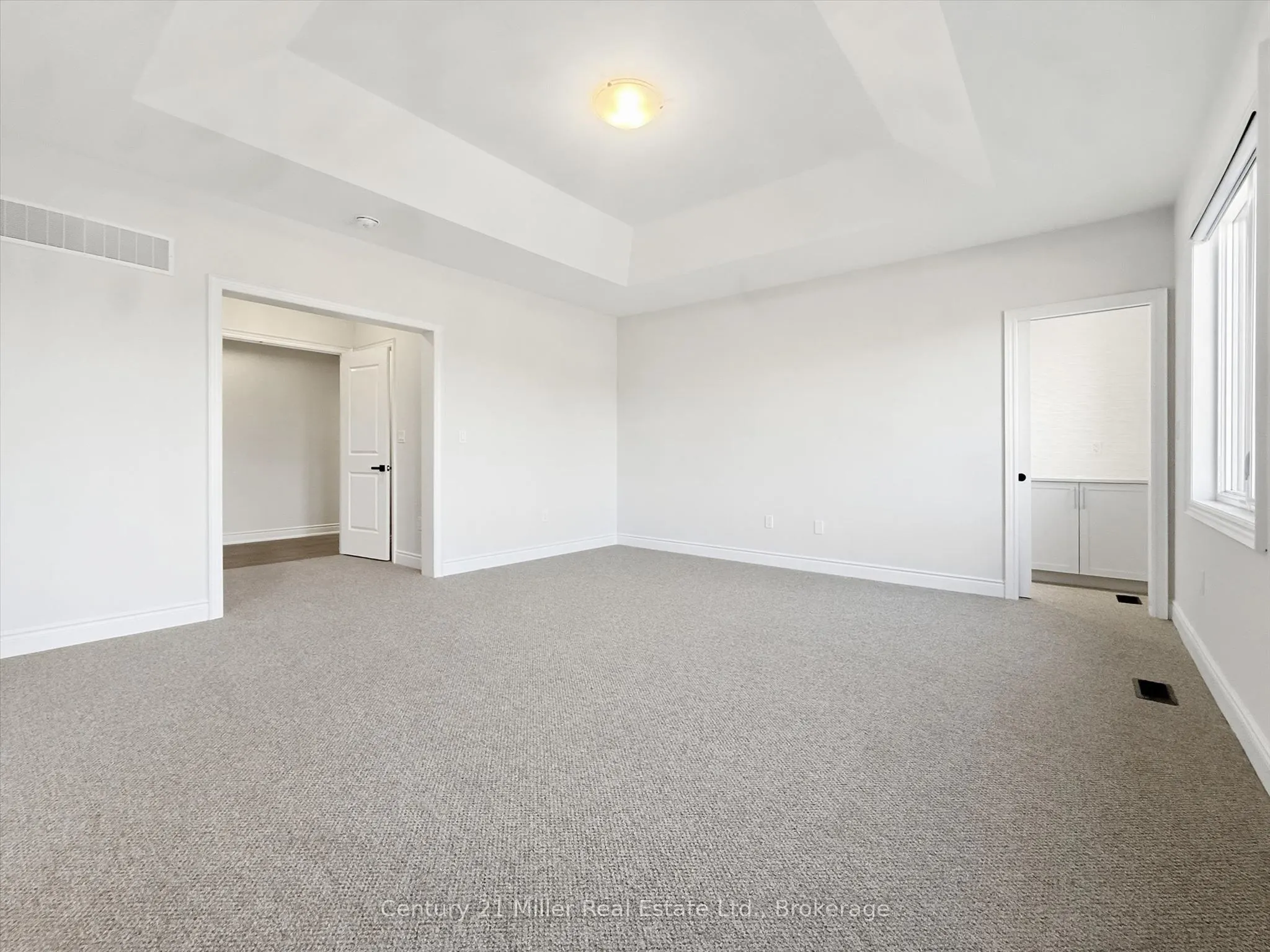 2339 Hyacinth Crescent