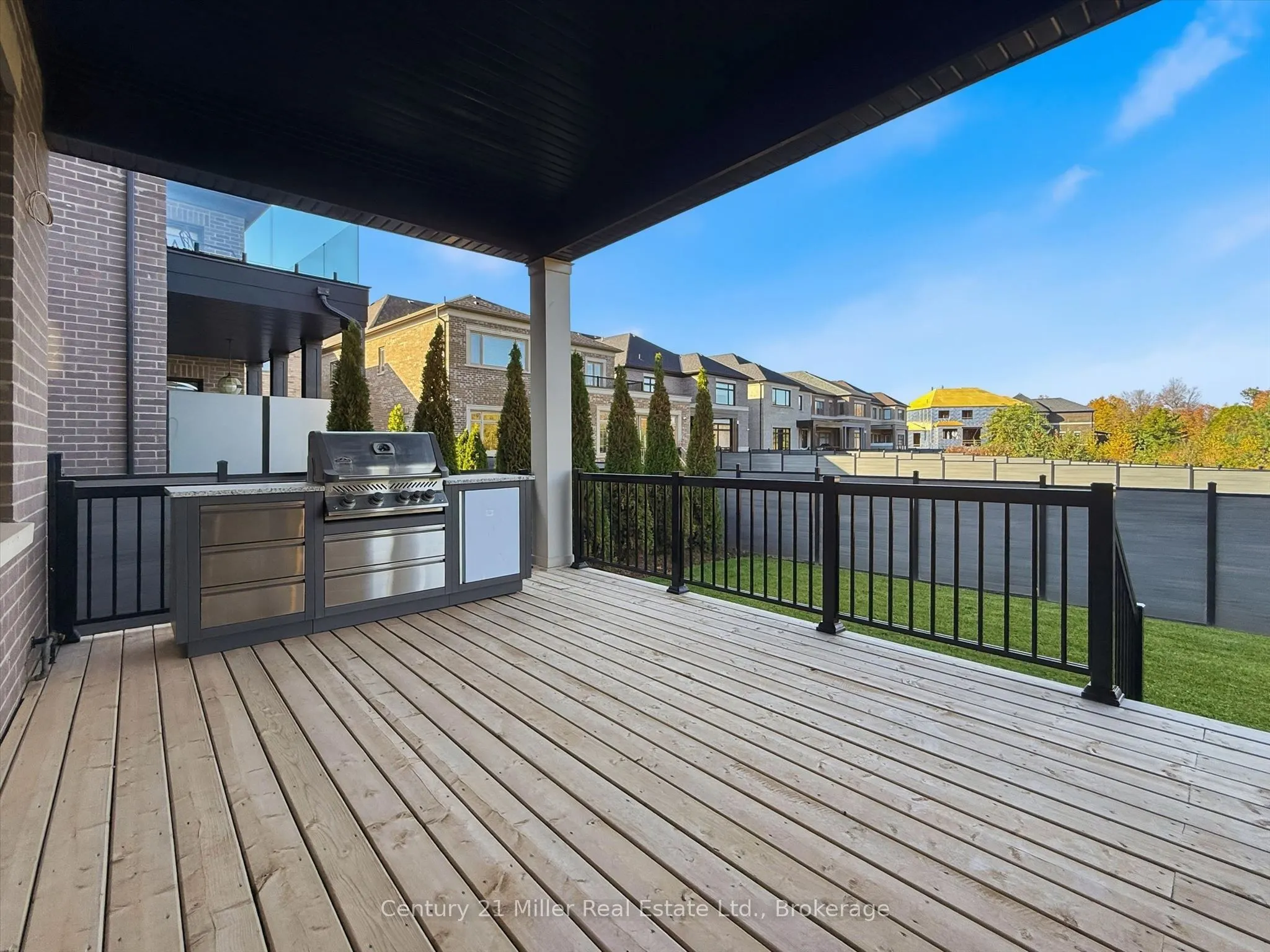 2339 Hyacinth Crescent