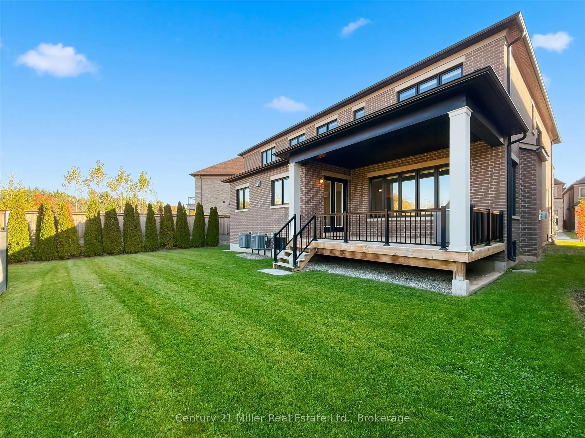 2339 Hyacinth Crescent