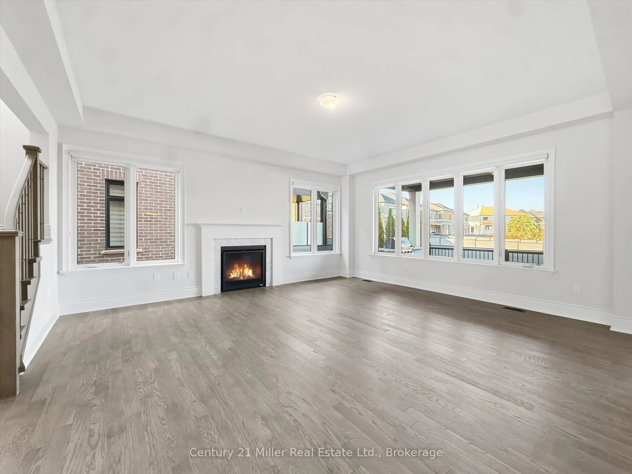 2339 Hyacinth Crescent