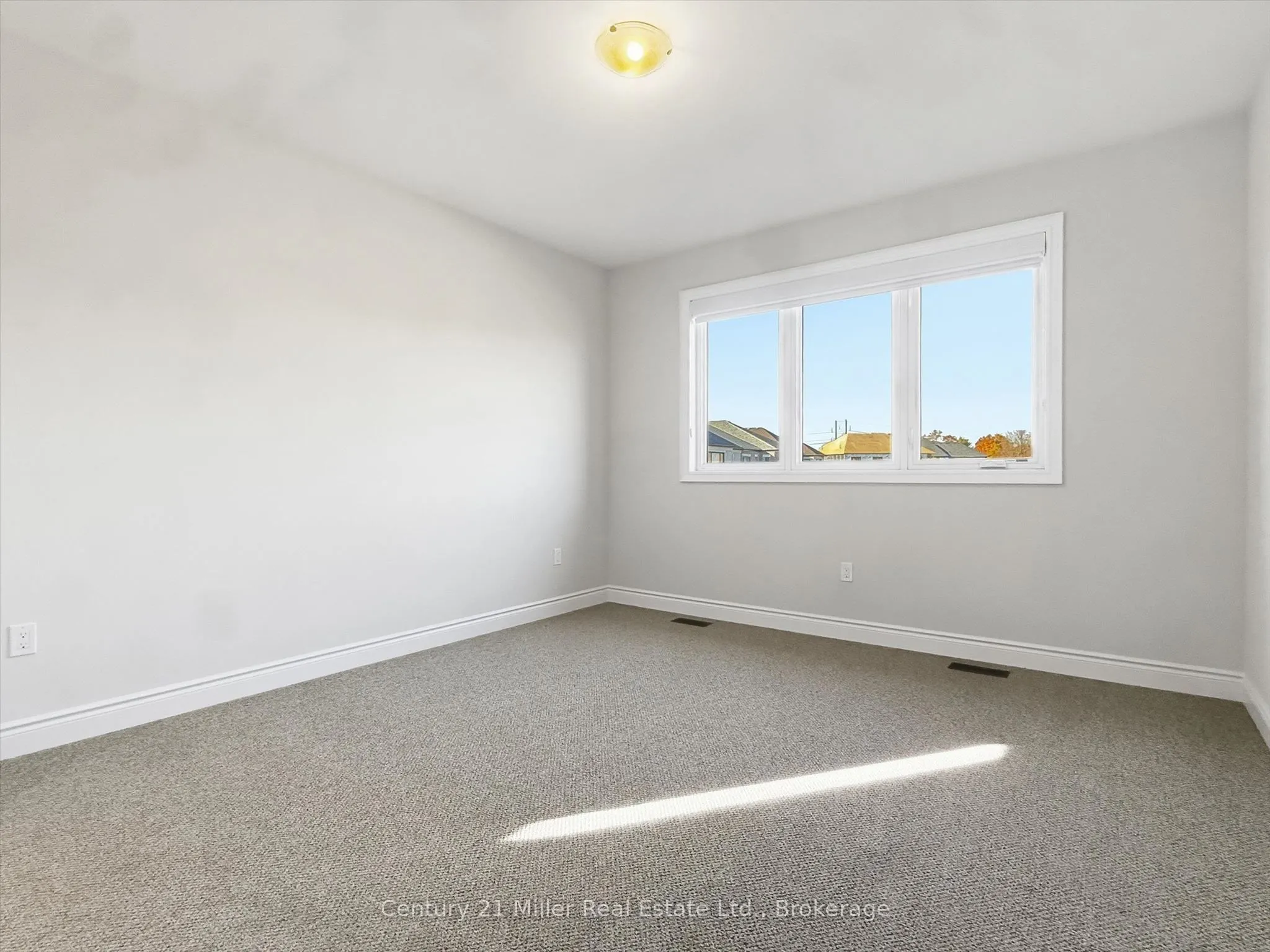 2339 Hyacinth Crescent