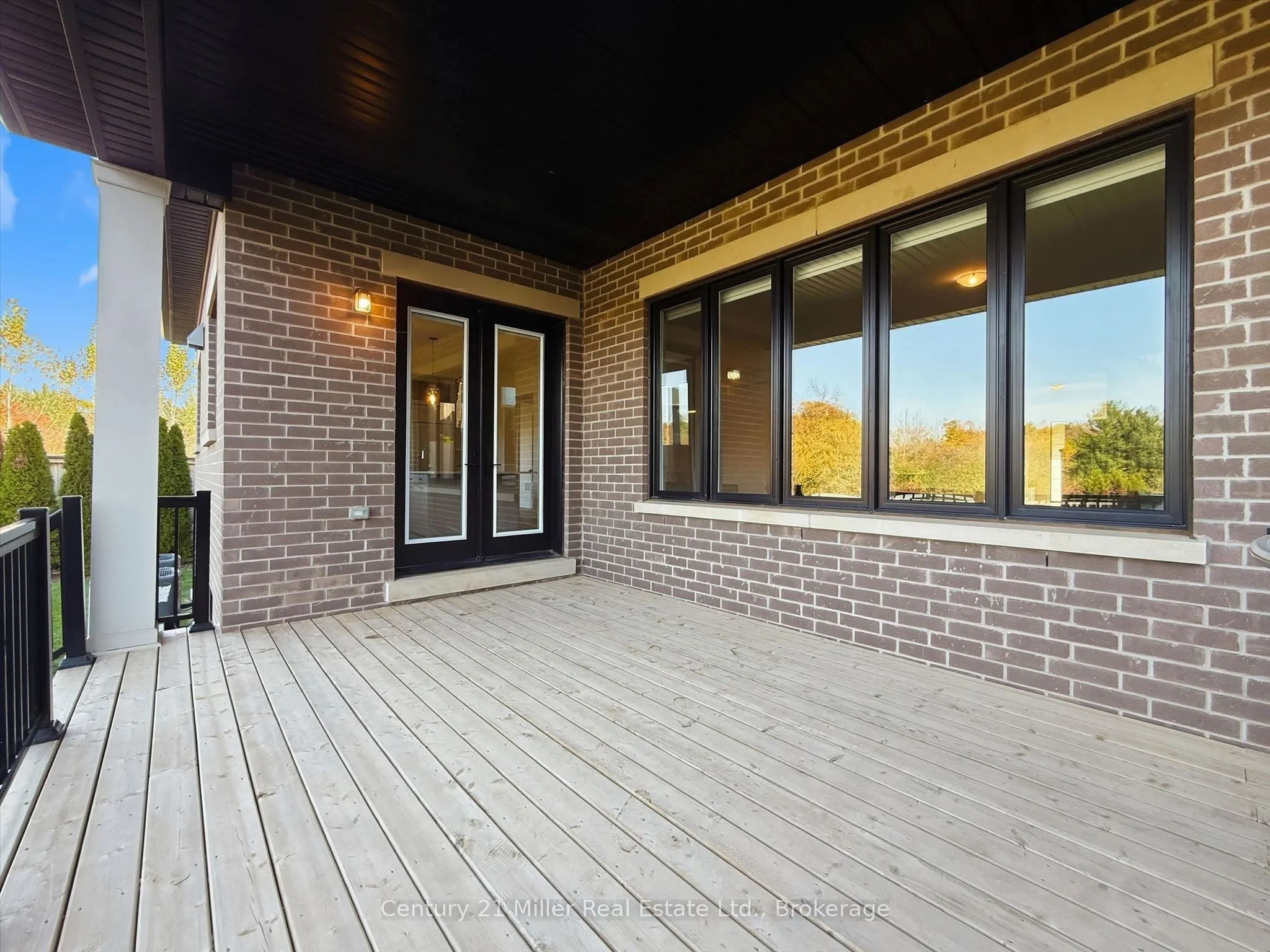2339 Hyacinth Crescent