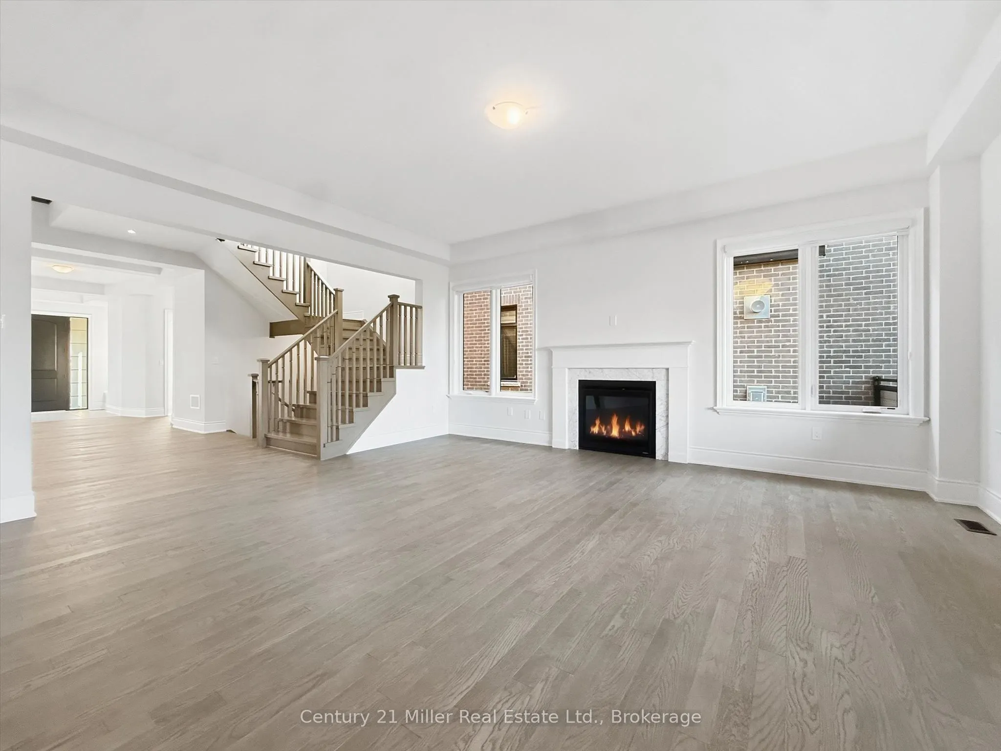 2339 Hyacinth Crescent