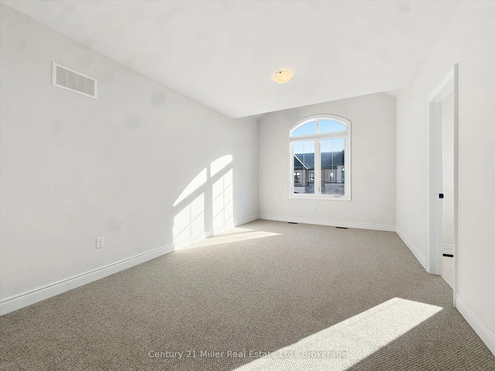 2339 Hyacinth Crescent