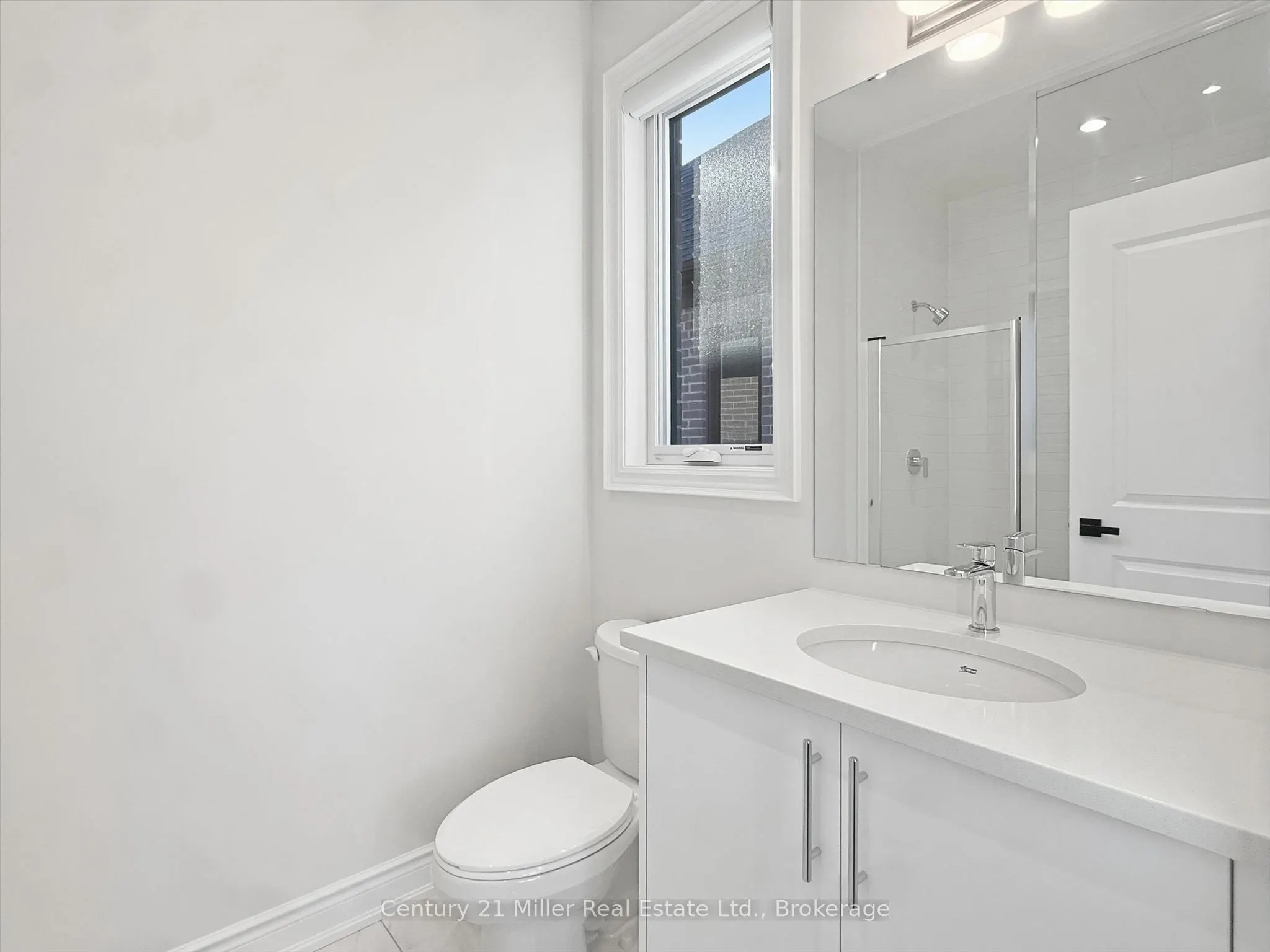 2339 Hyacinth Crescent