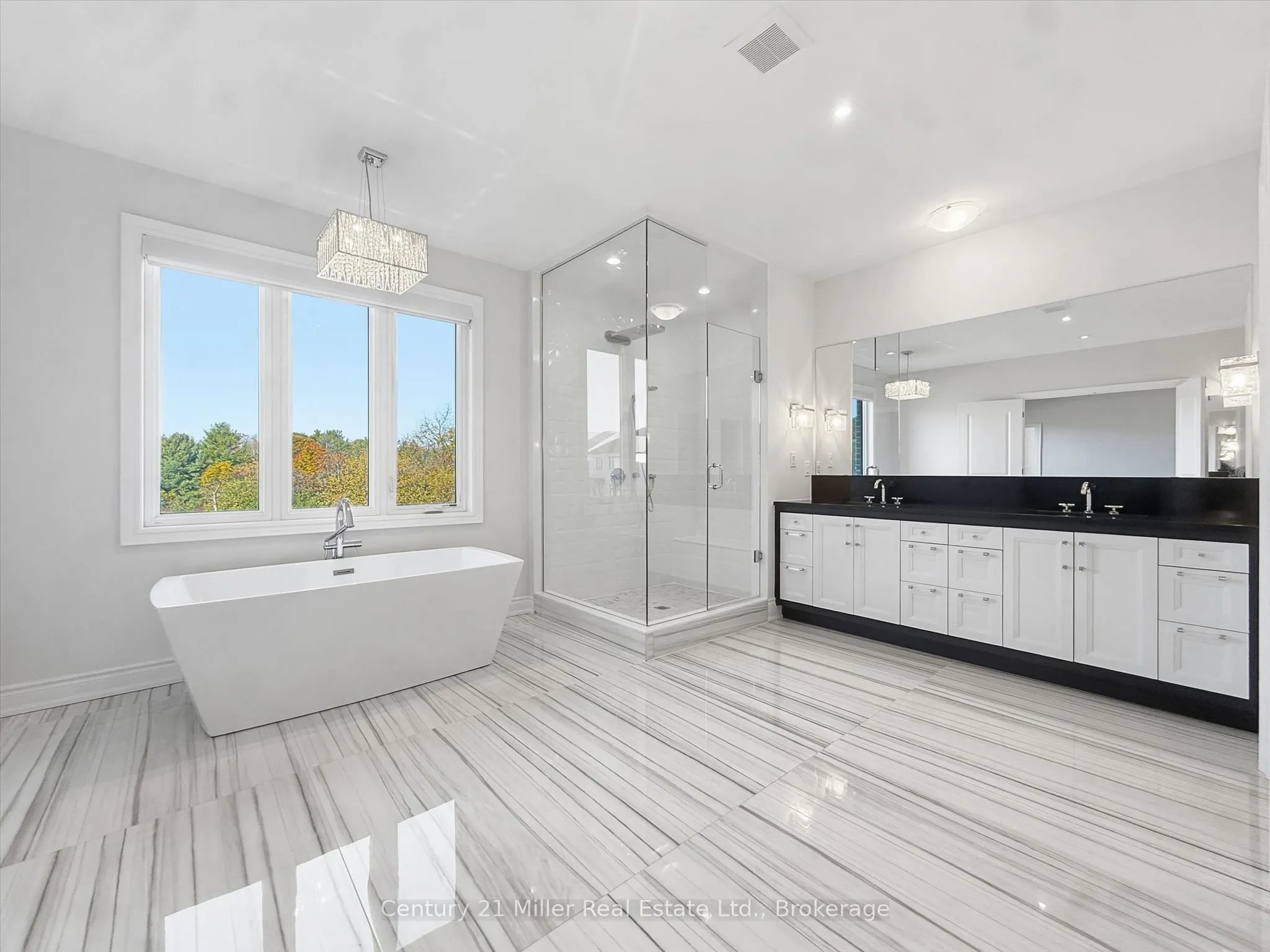 2339 Hyacinth Crescent