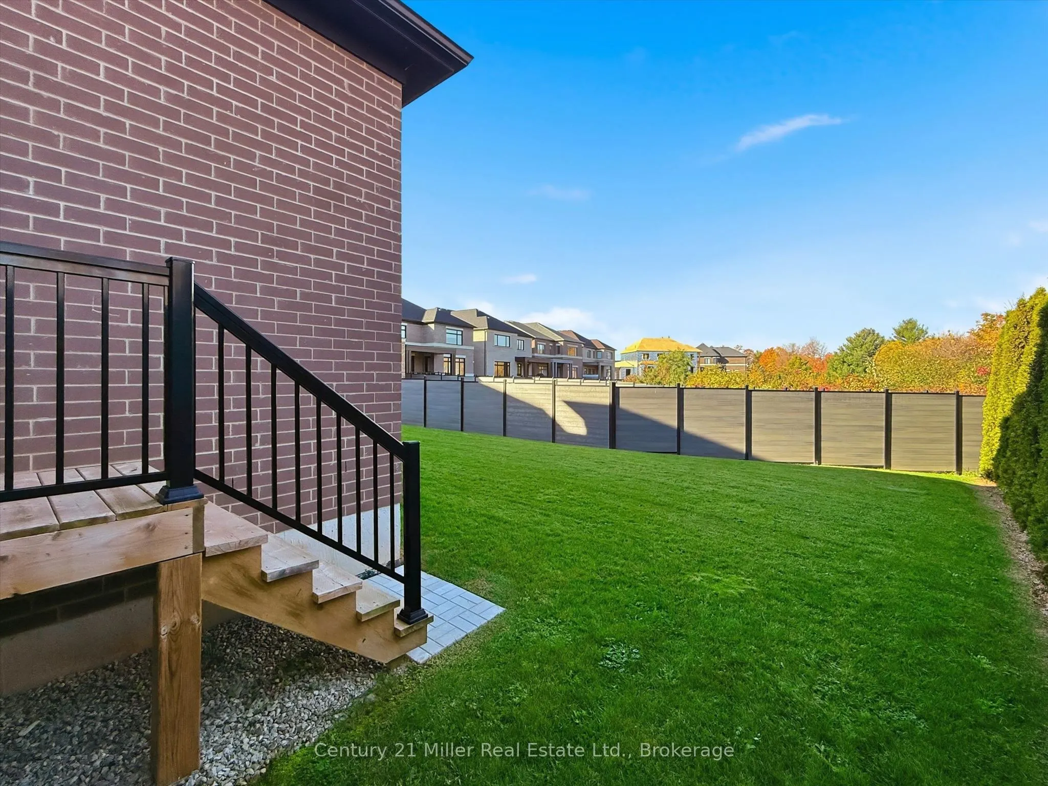 2339 Hyacinth Crescent