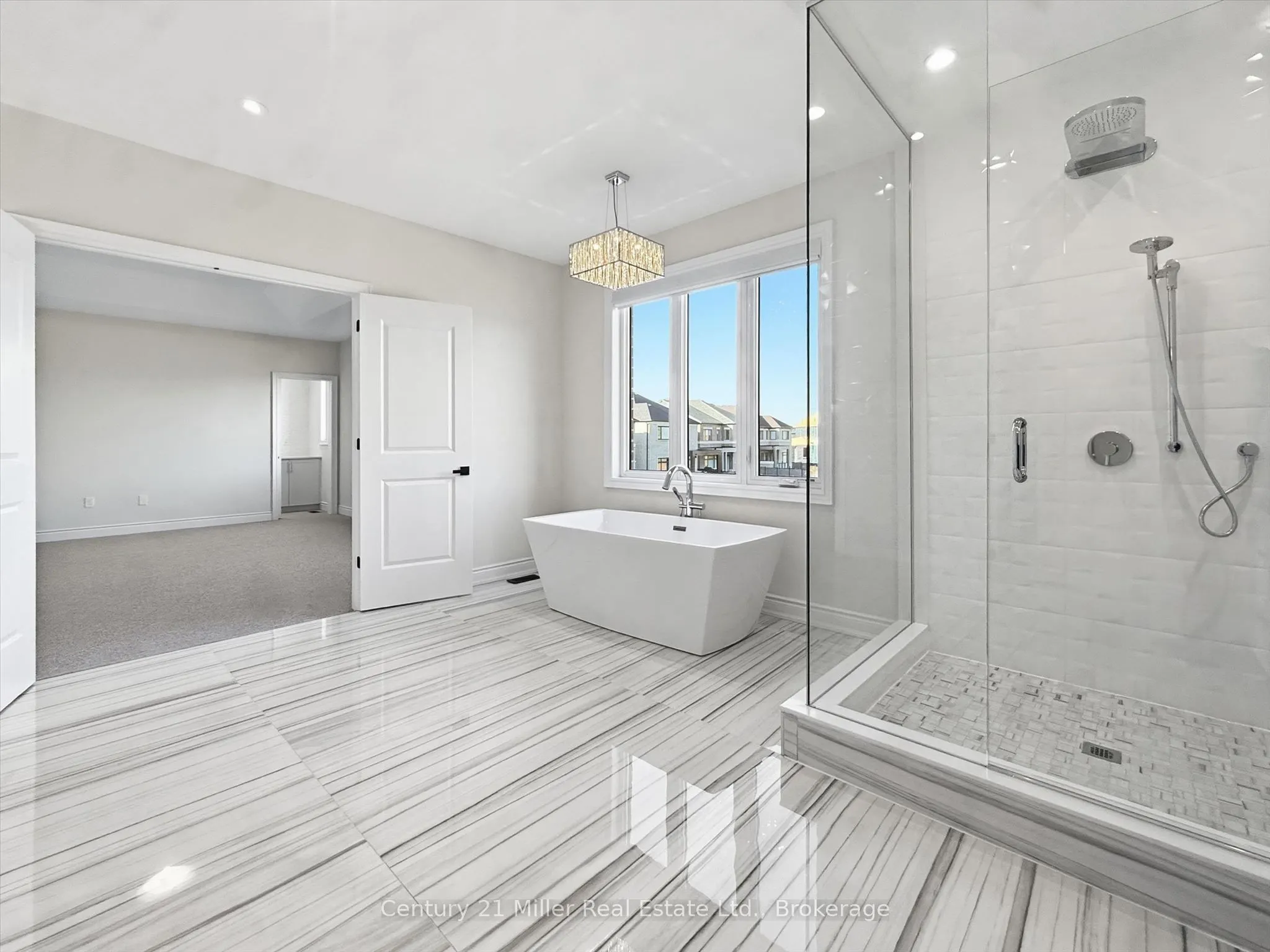 2339 Hyacinth Crescent