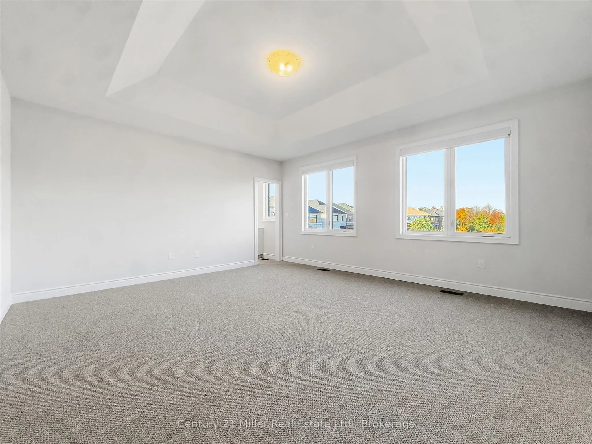 2339 Hyacinth Crescent