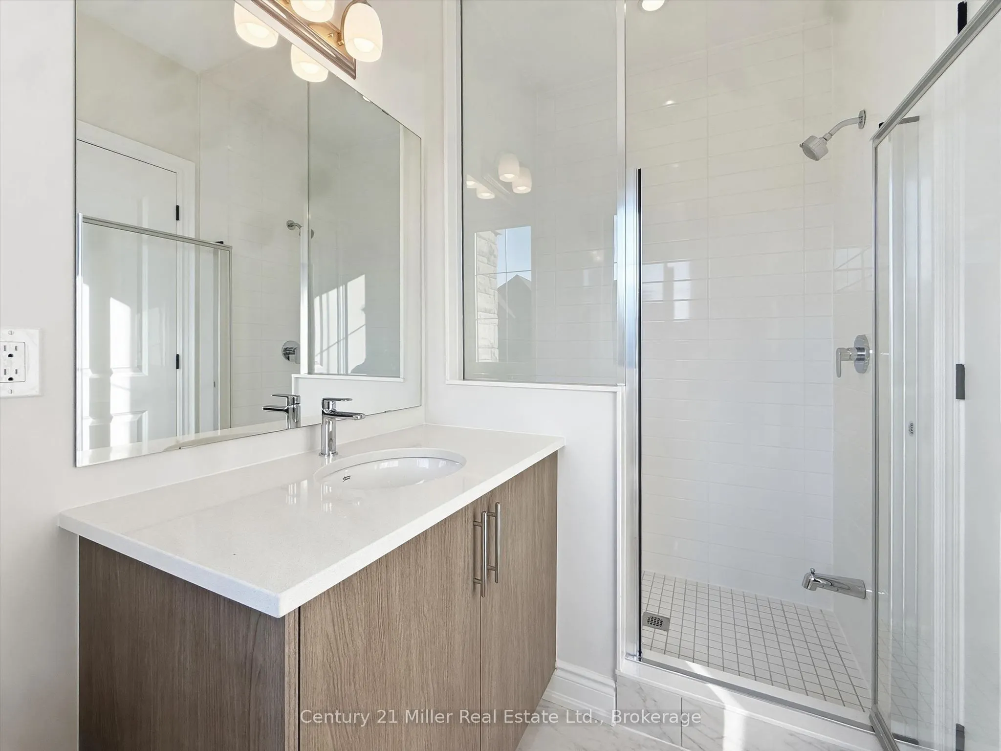 2339 Hyacinth Crescent