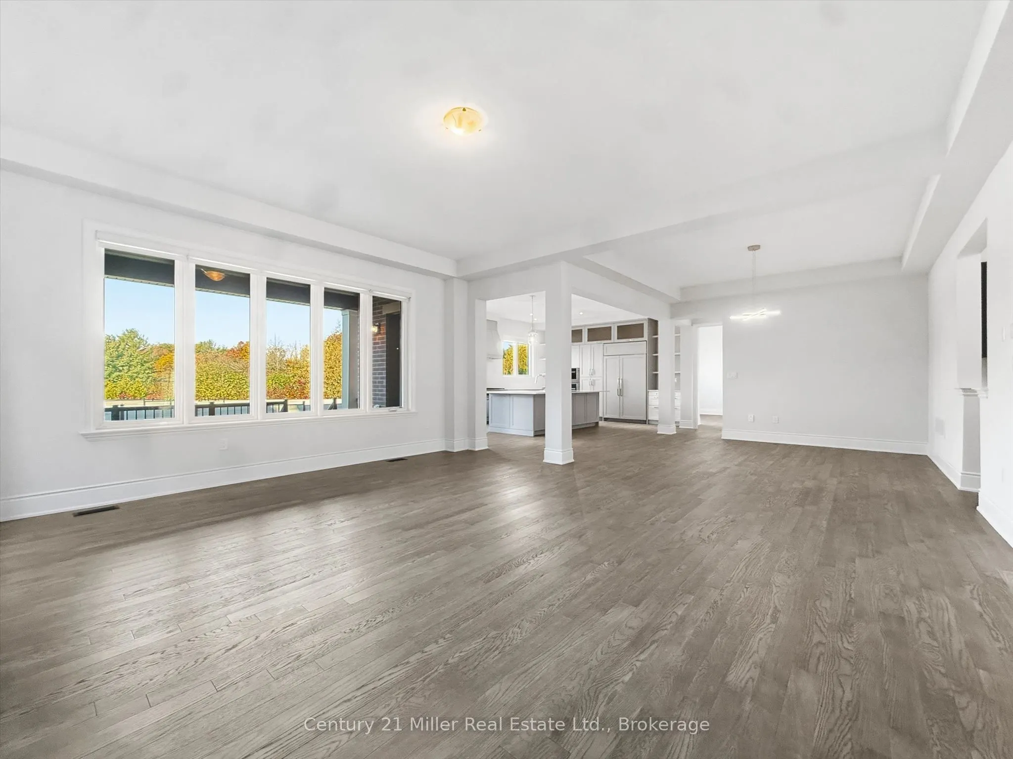 2339 Hyacinth Crescent
