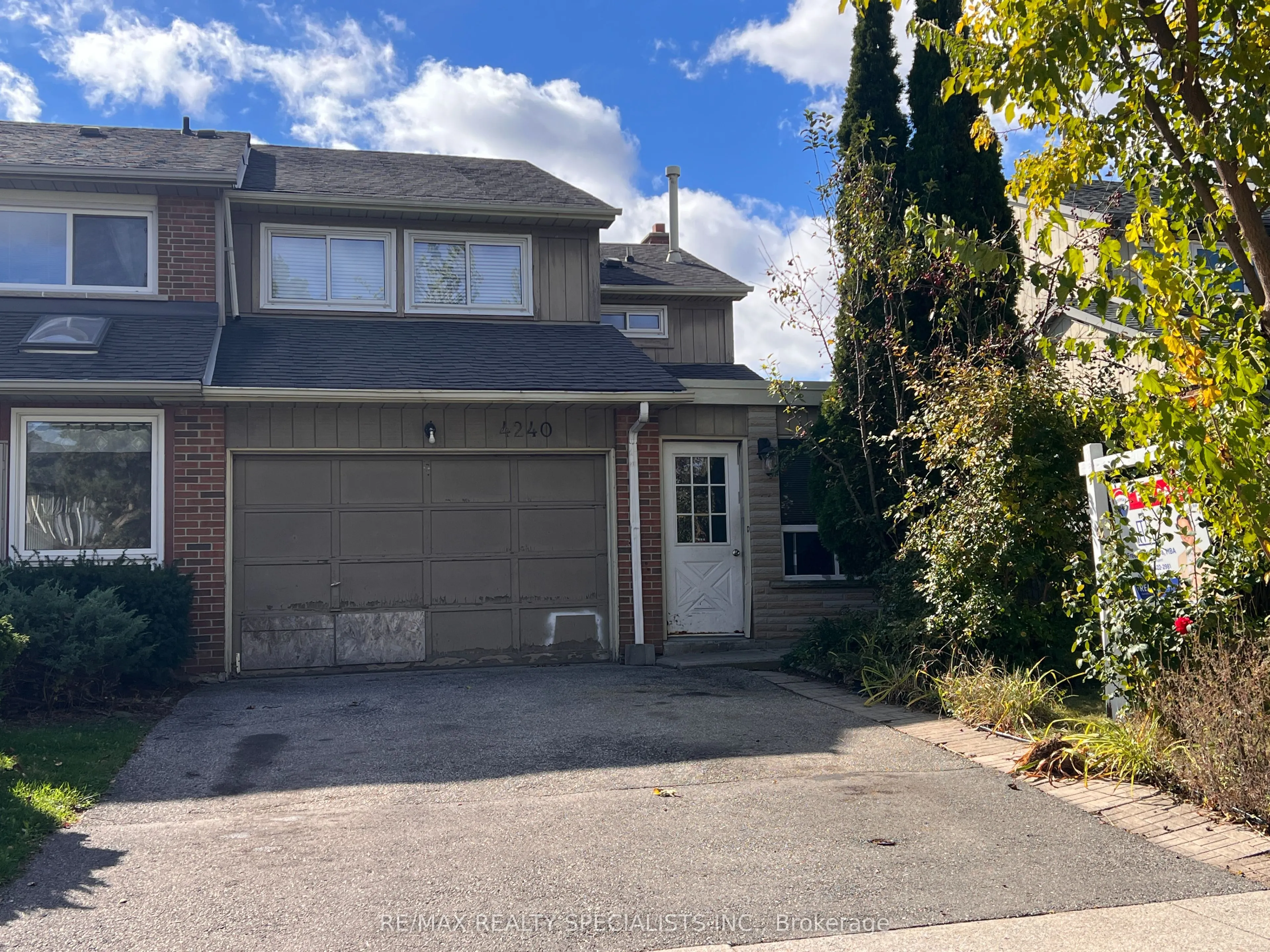 4240 Thom Gardens