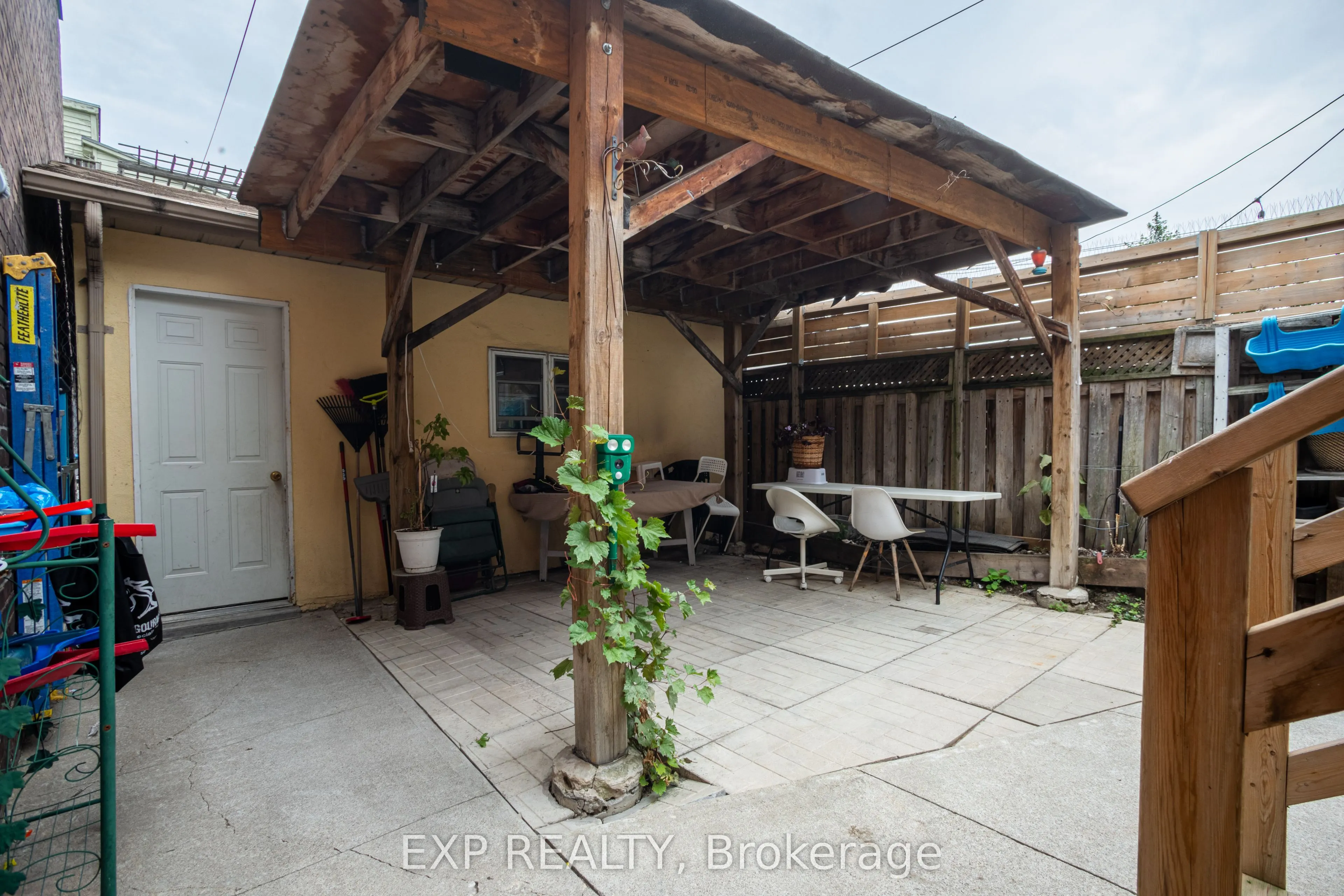 971 Lansdowne Avenue