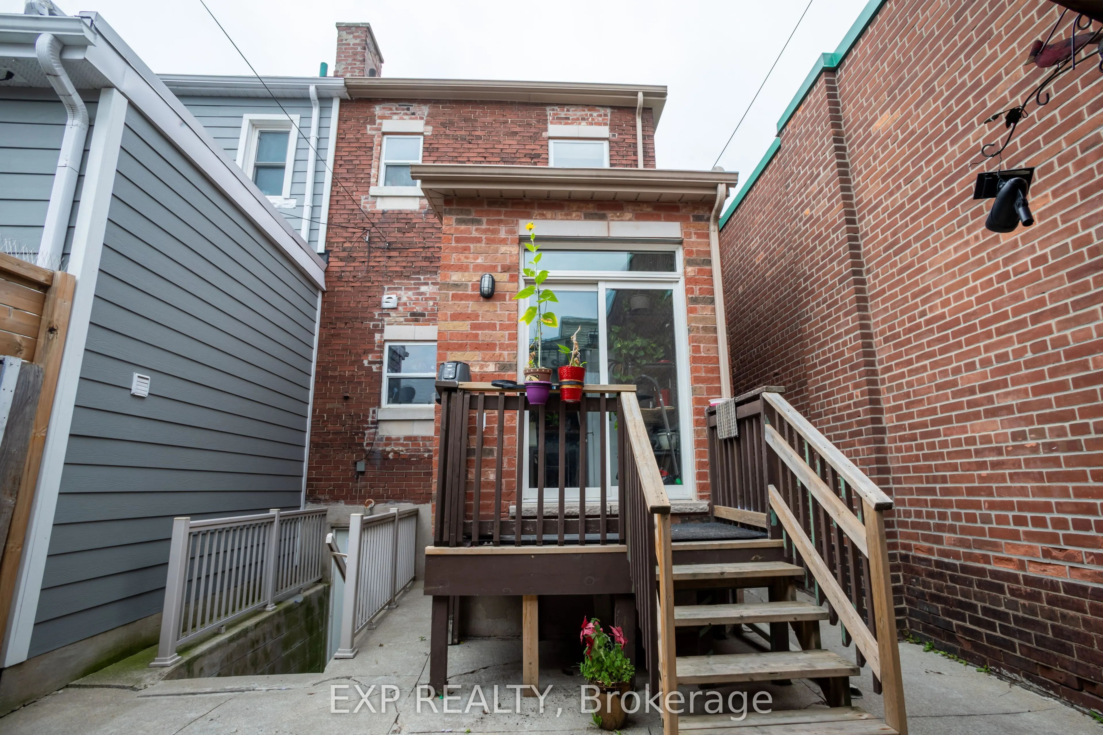 971 Lansdowne Avenue