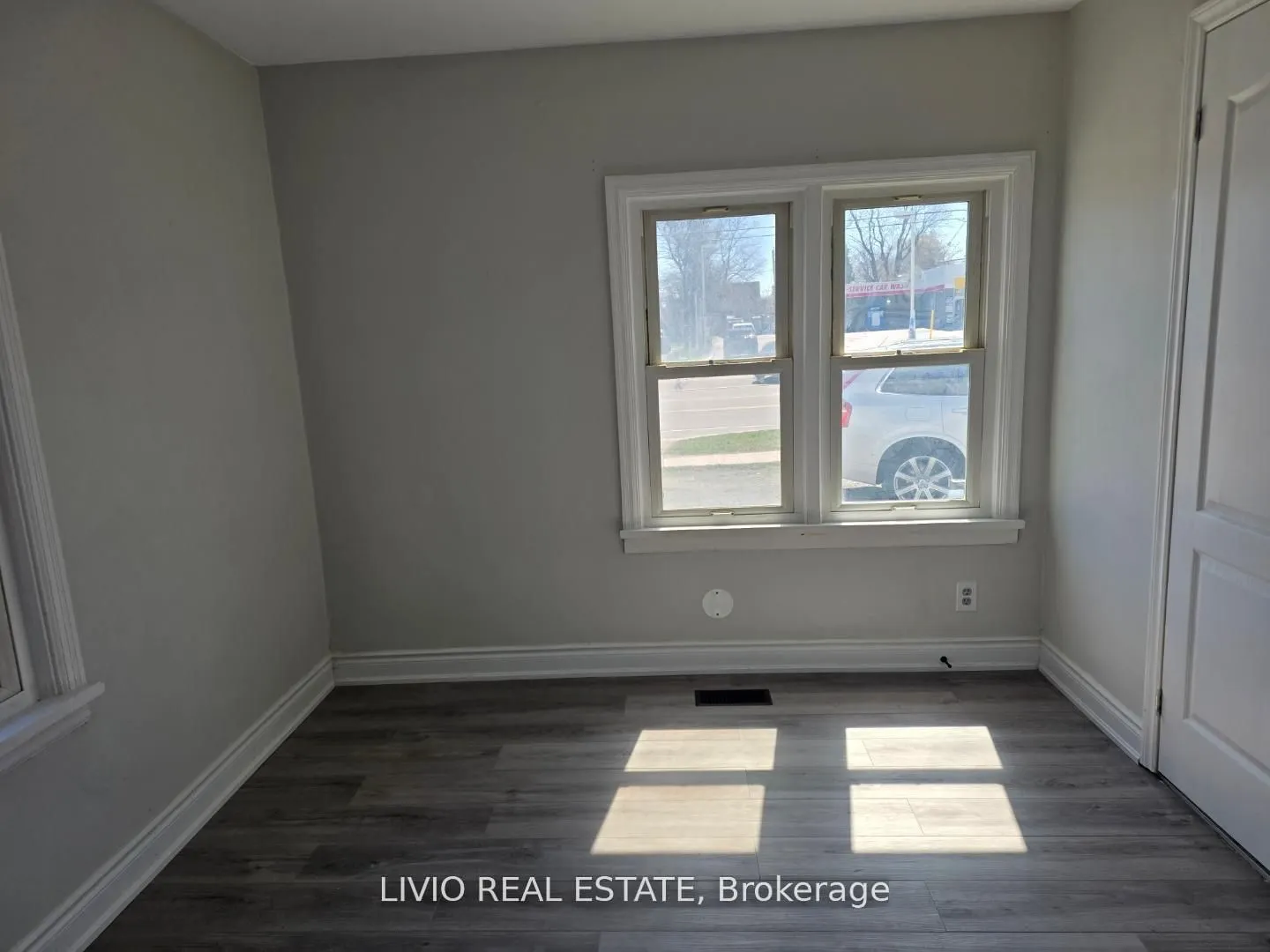 323 Queen Street E