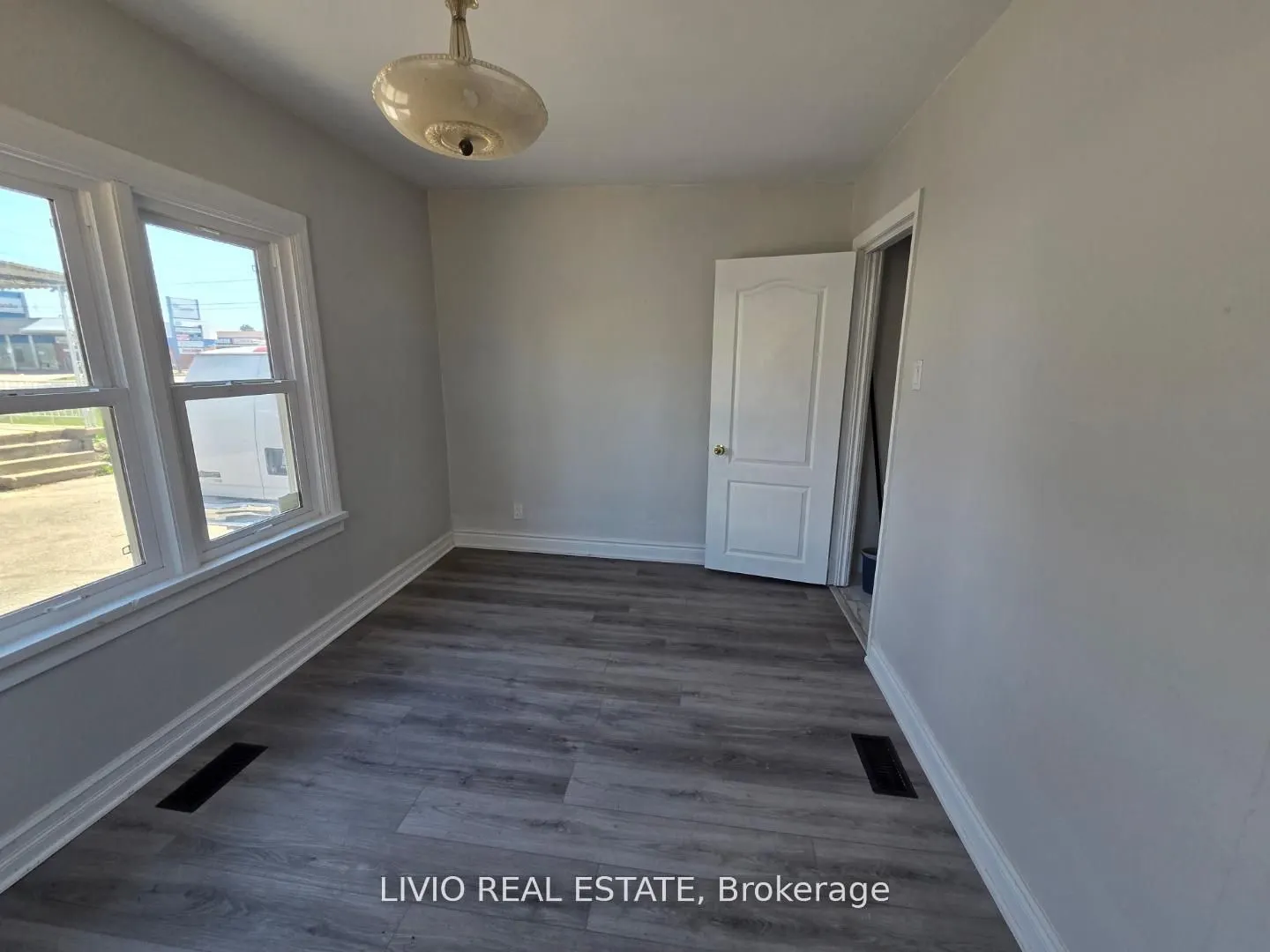 323 Queen Street E