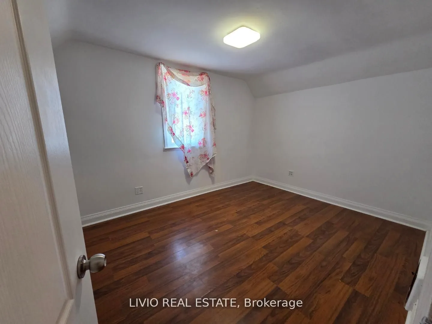 323 Queen Street E