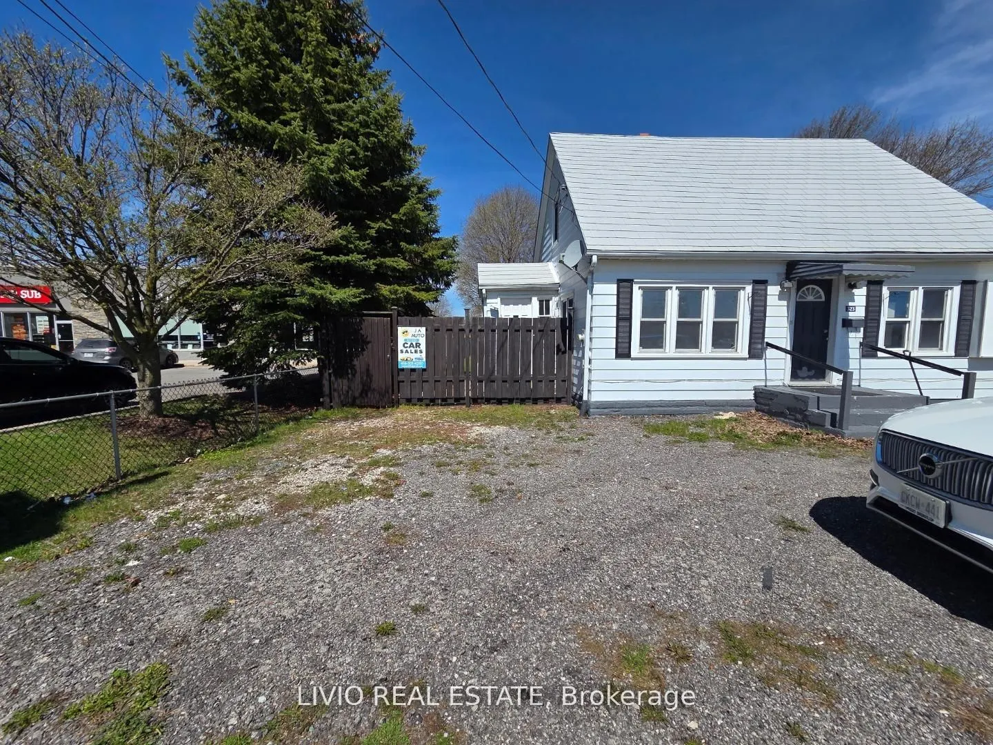 323 Queen Street E